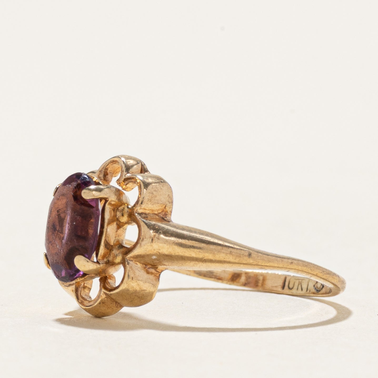 Oval Cut Amethyst Scalloped Ring | SZ 4