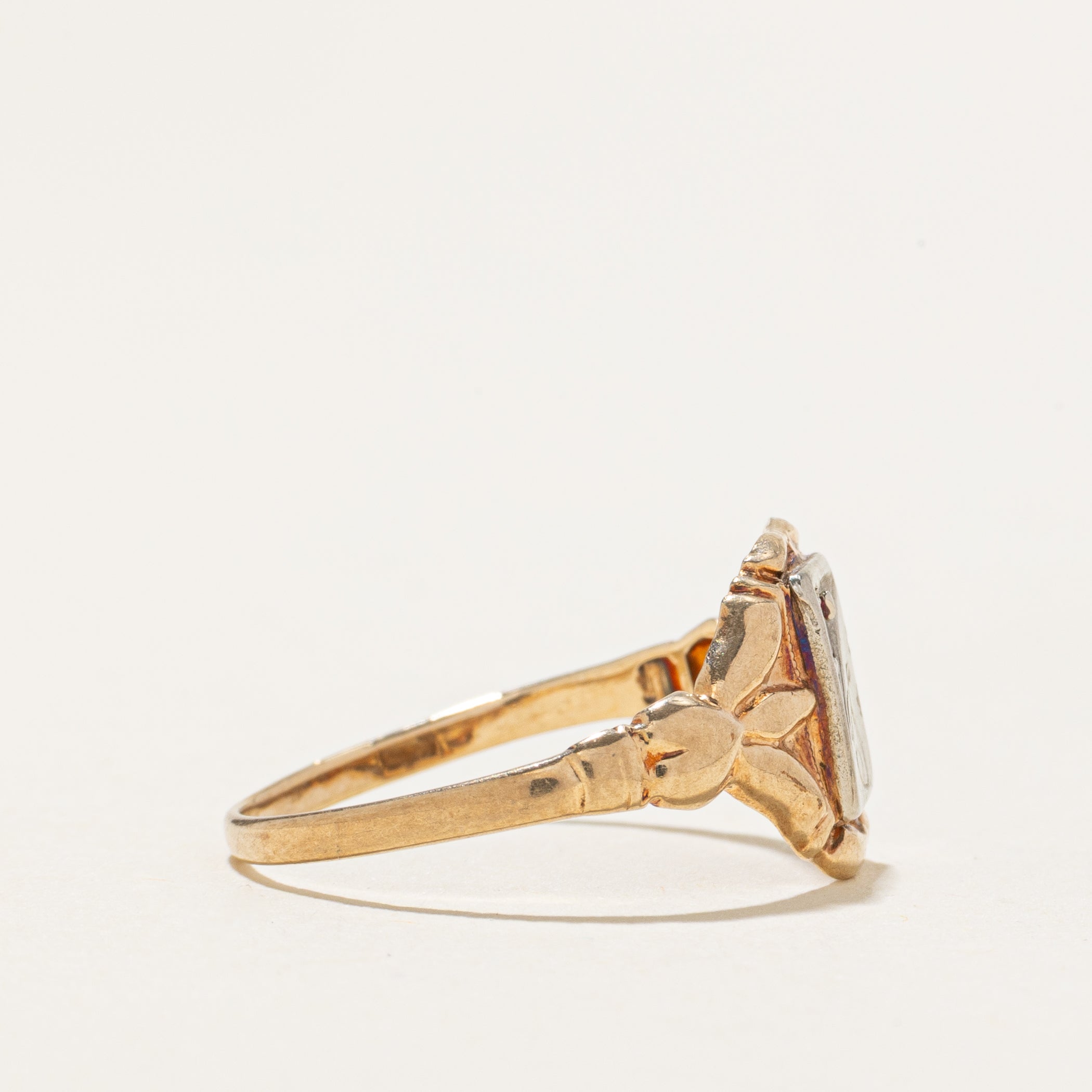 Bague chevalière initiale « J » en rubis synthétique | Taille 6,75