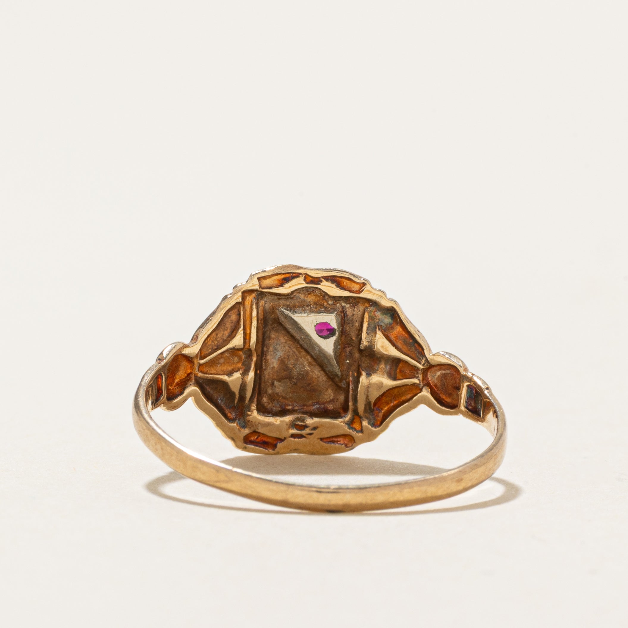 Bague chevalière initiale « J » en rubis synthétique | Taille 6,75
