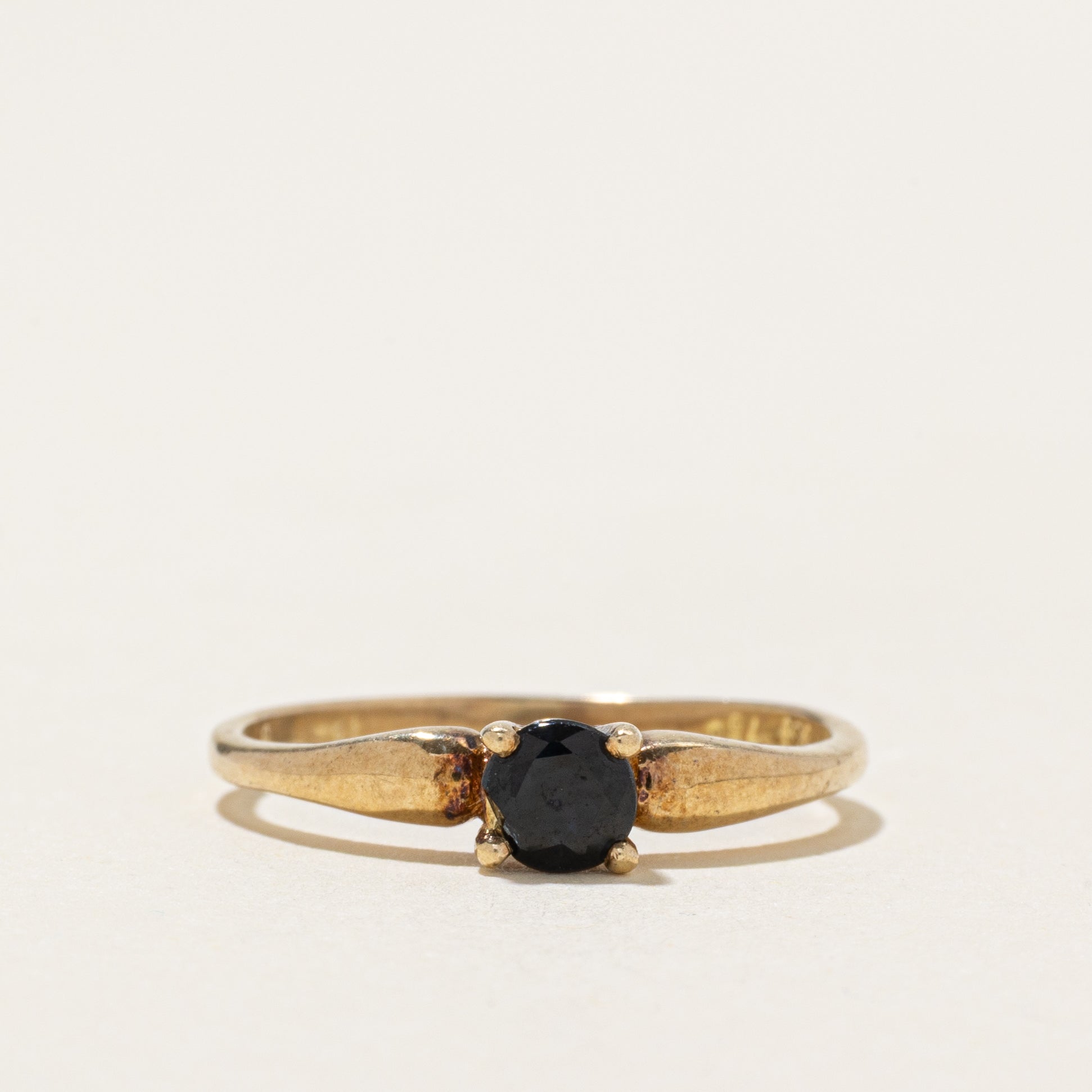 18k Solitaire Sapphire Tapered Ring | SZ 6