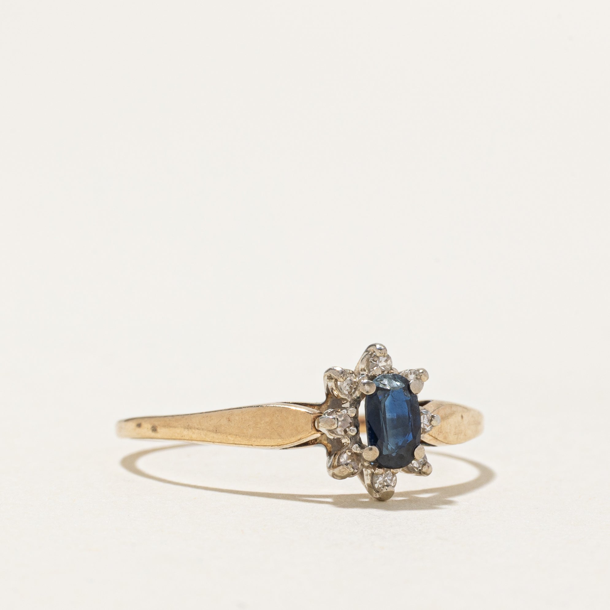 Oval Cut Sapphire & Diamond Petal Ring | SZ 8.5