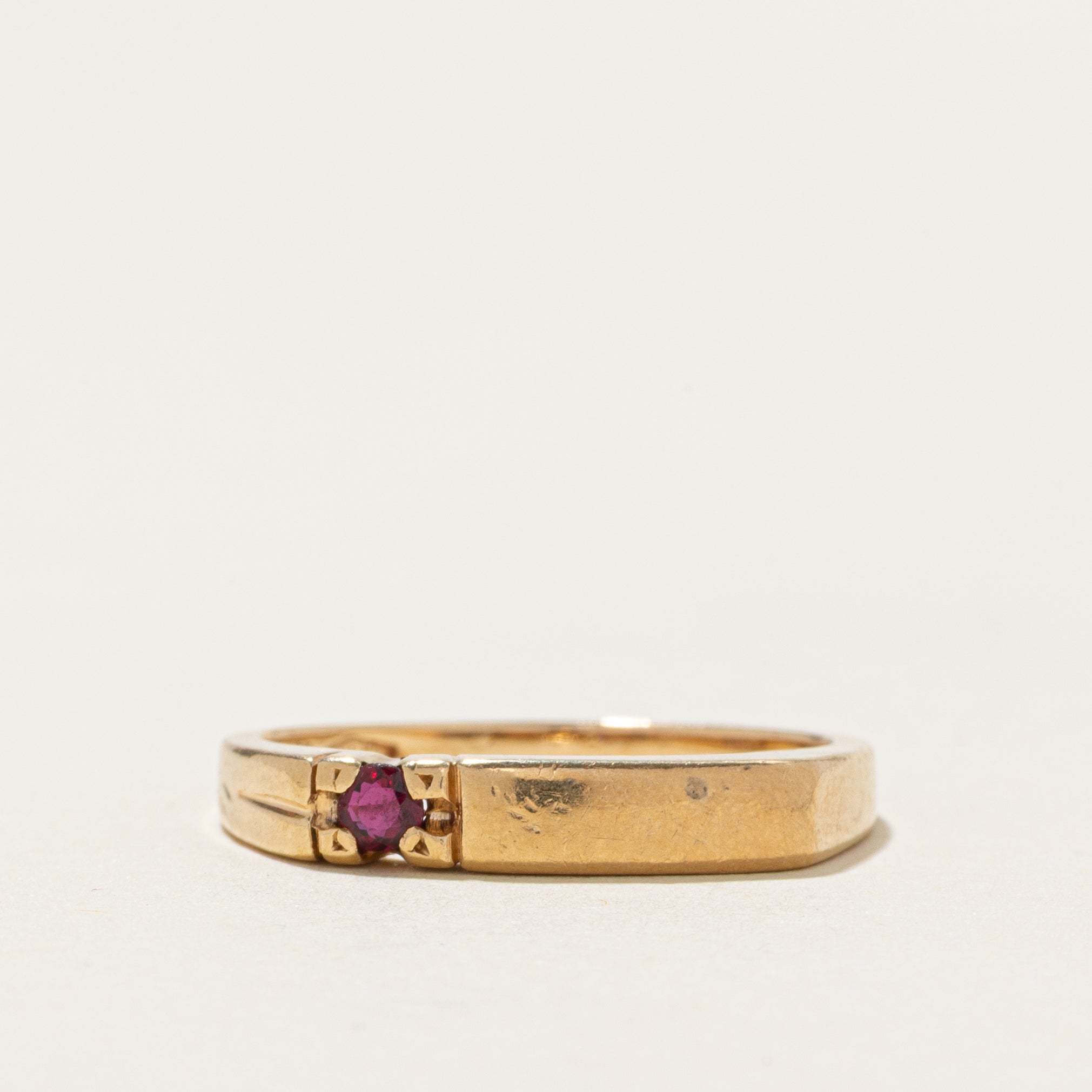 Single Ruby Angled Band | SZ 6.5