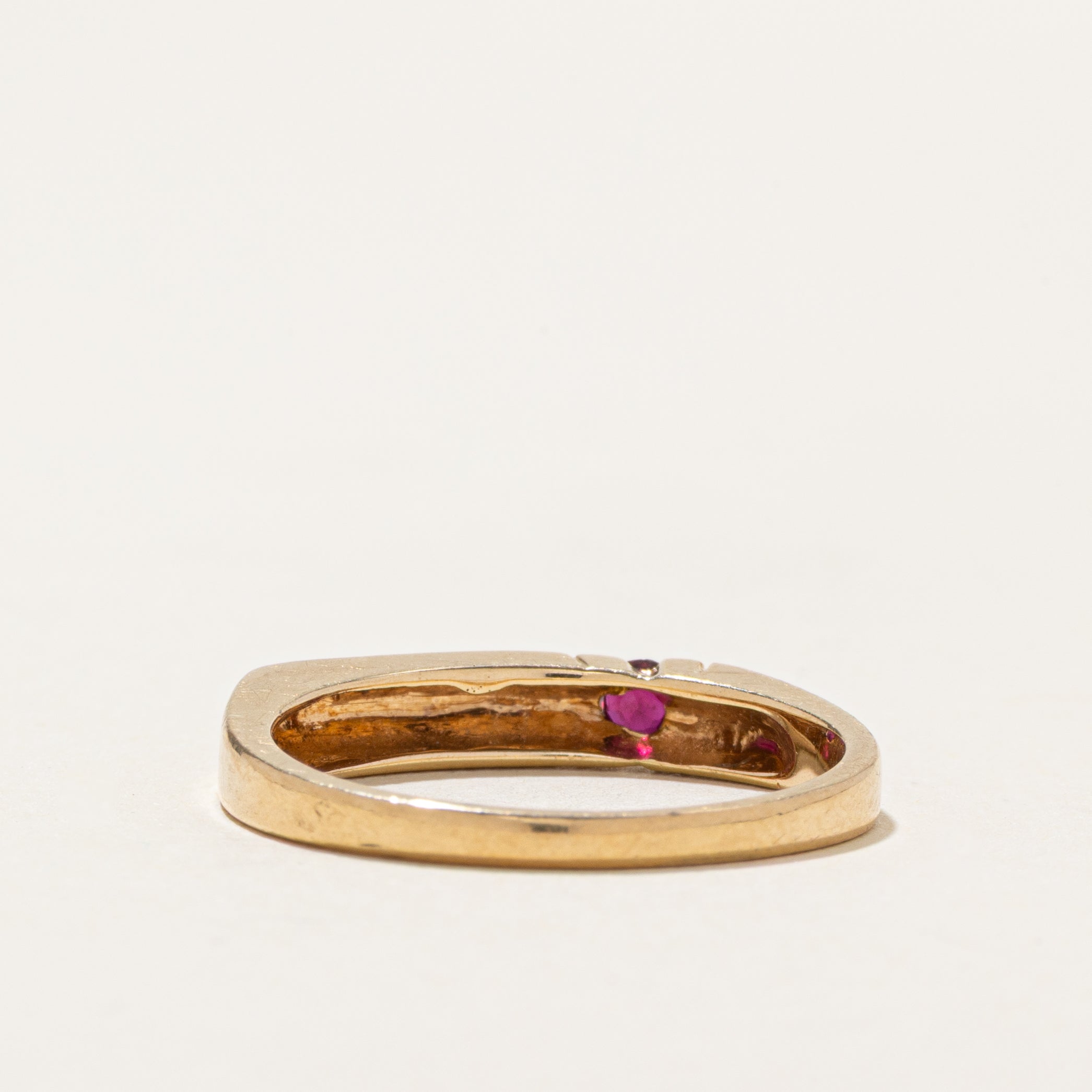 Bague biseautée ornée d'un rubis unique | Taille 6,5