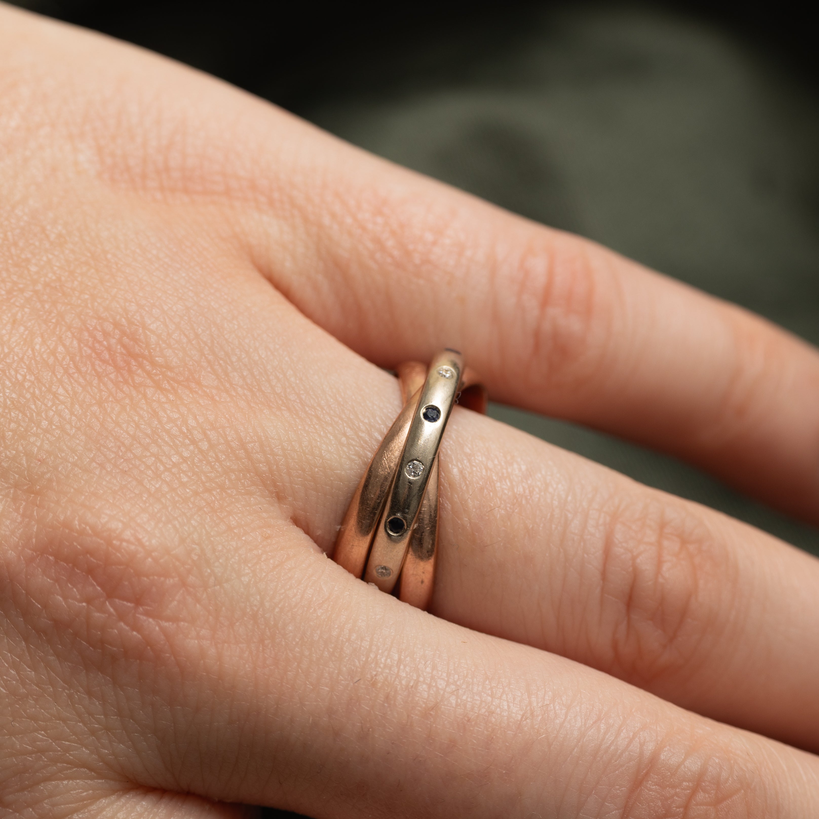 Two Tone Flush Set Diamond & Sapphire Interlocking Ring | SZ 6.75