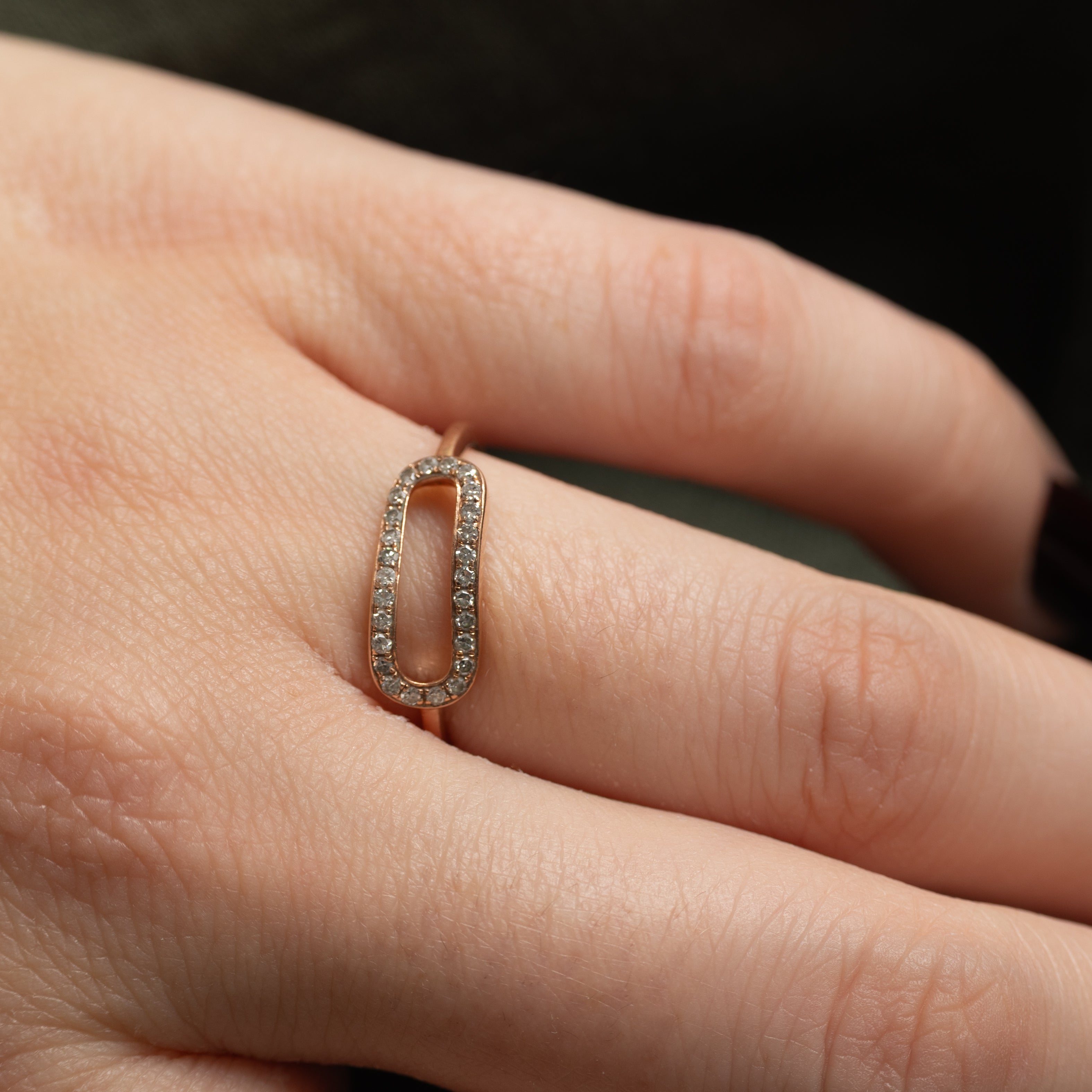 Bague ovale ouverte en or rose sertie de diamants pavés | Taille 6,75