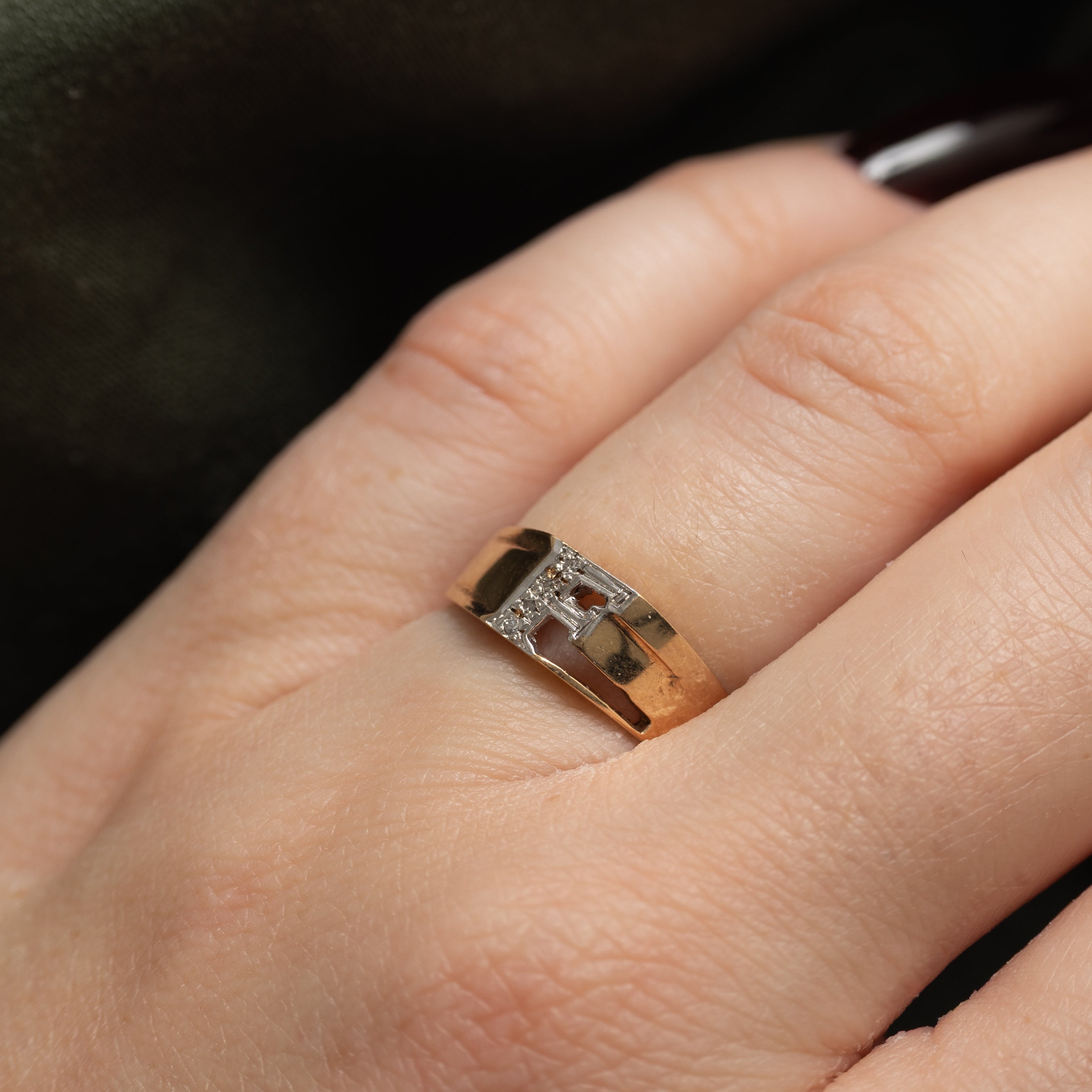 10k Diamondl 'F' Initial Band | SZ 5.5