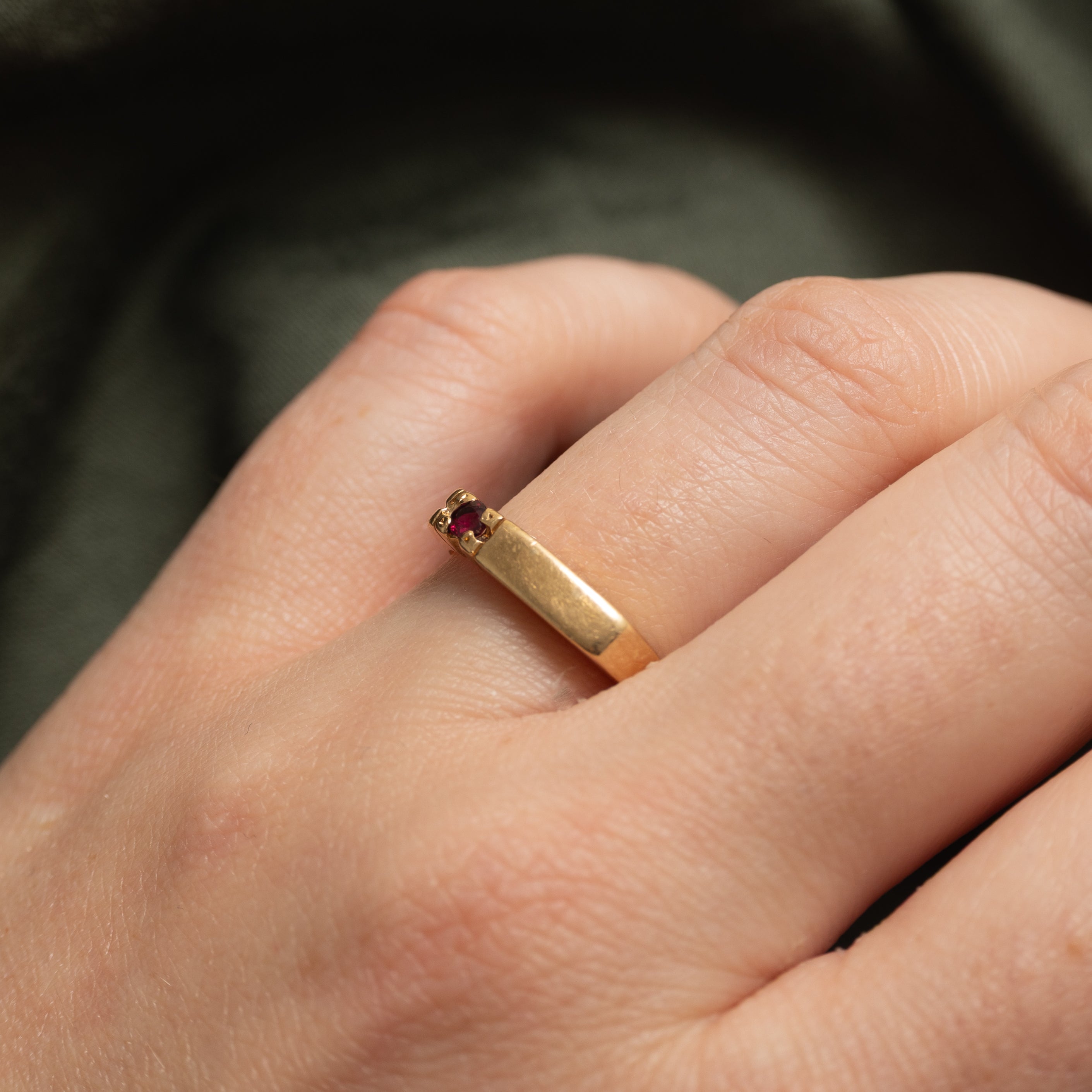 Single Ruby Angled Band | SZ 6.5