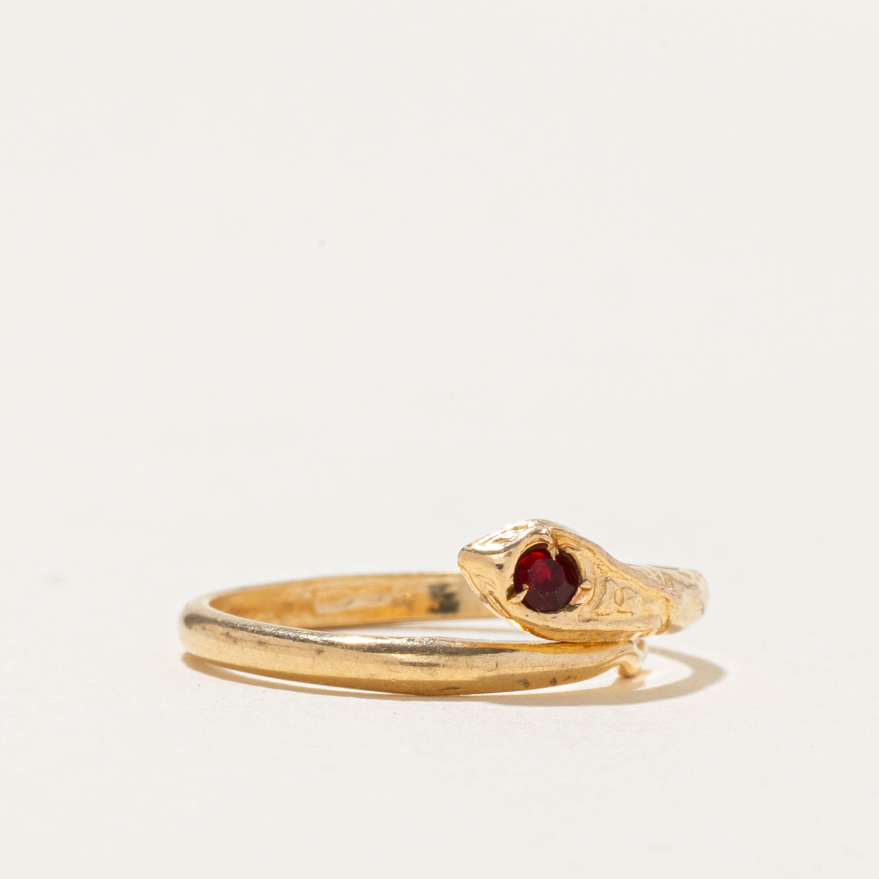 Bague serpent en grenat 18 carats | Taille 3,25