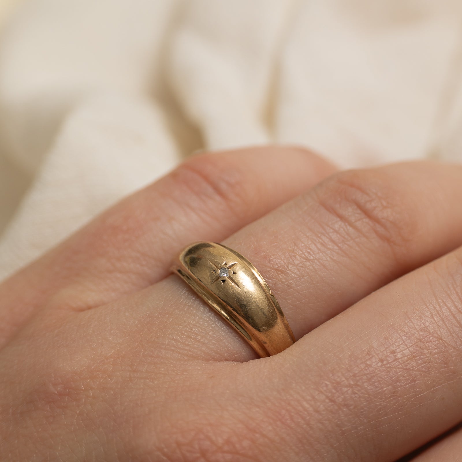 10k Star Set Diamond Grooved Dome Ring | SZ 7.25