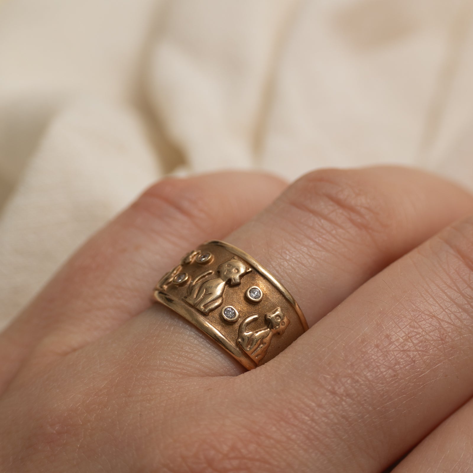 10k Bezel Set Diamond Embossed Cat Ring | SZ 6.75