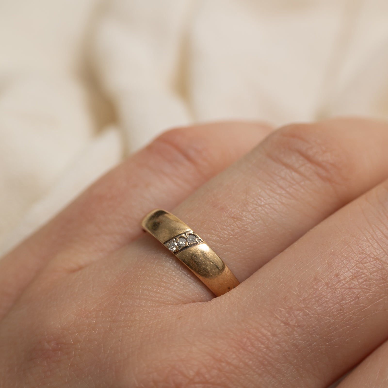 10k Diagonal Diamond Plain Ring | SZ 7.75