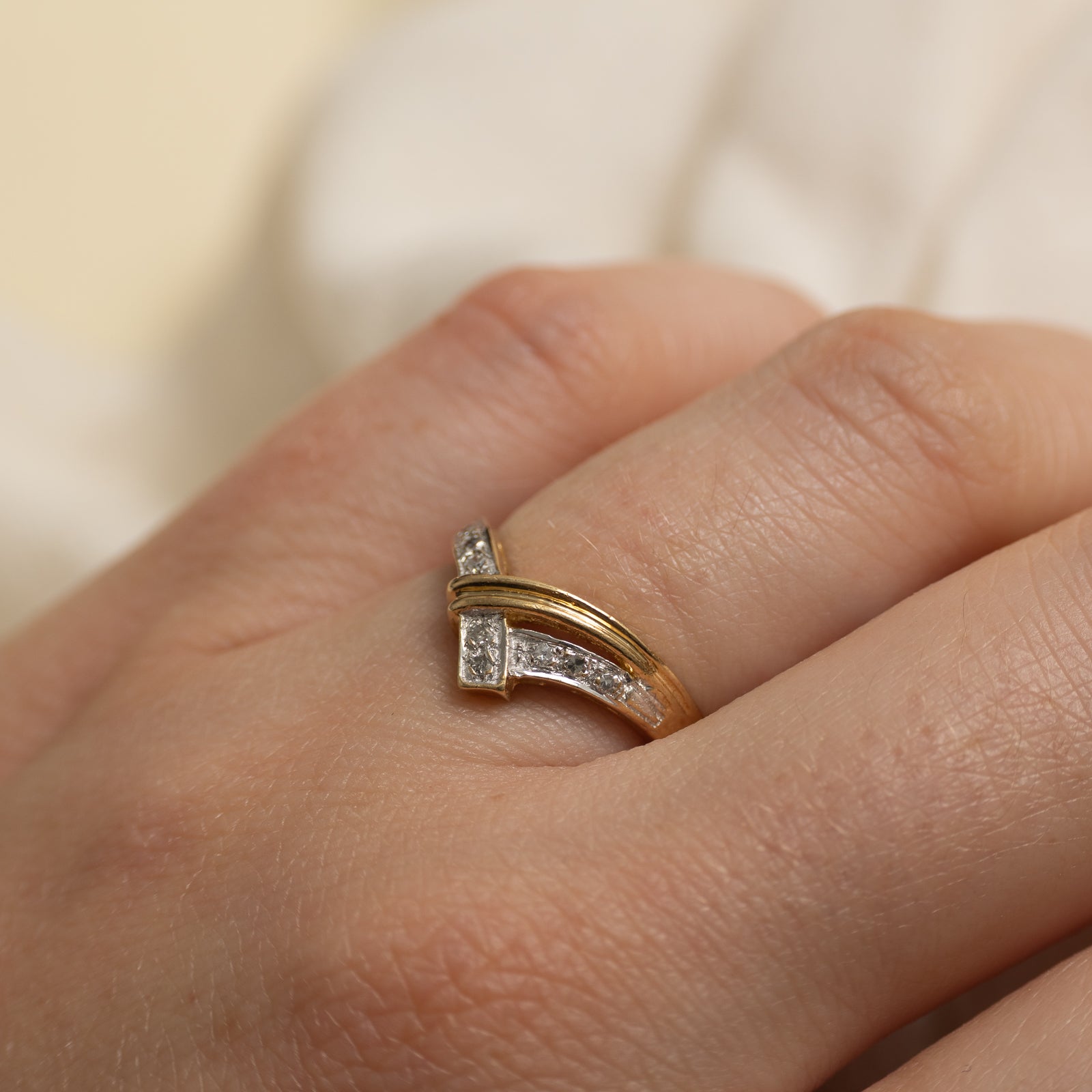 Diamond Grooved Cross Over Chevron Ring | SZ 5.5