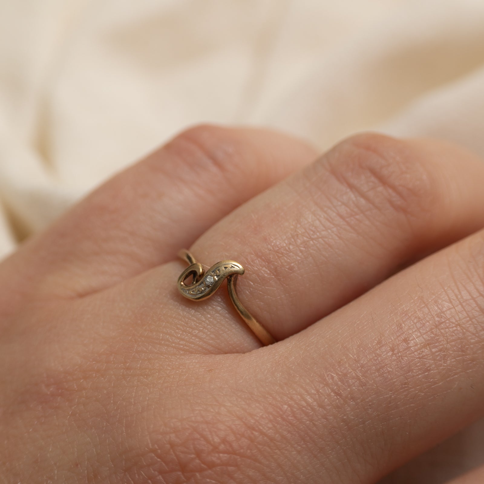 9k Diamond Wave Bypass Ring | SZ 4.5