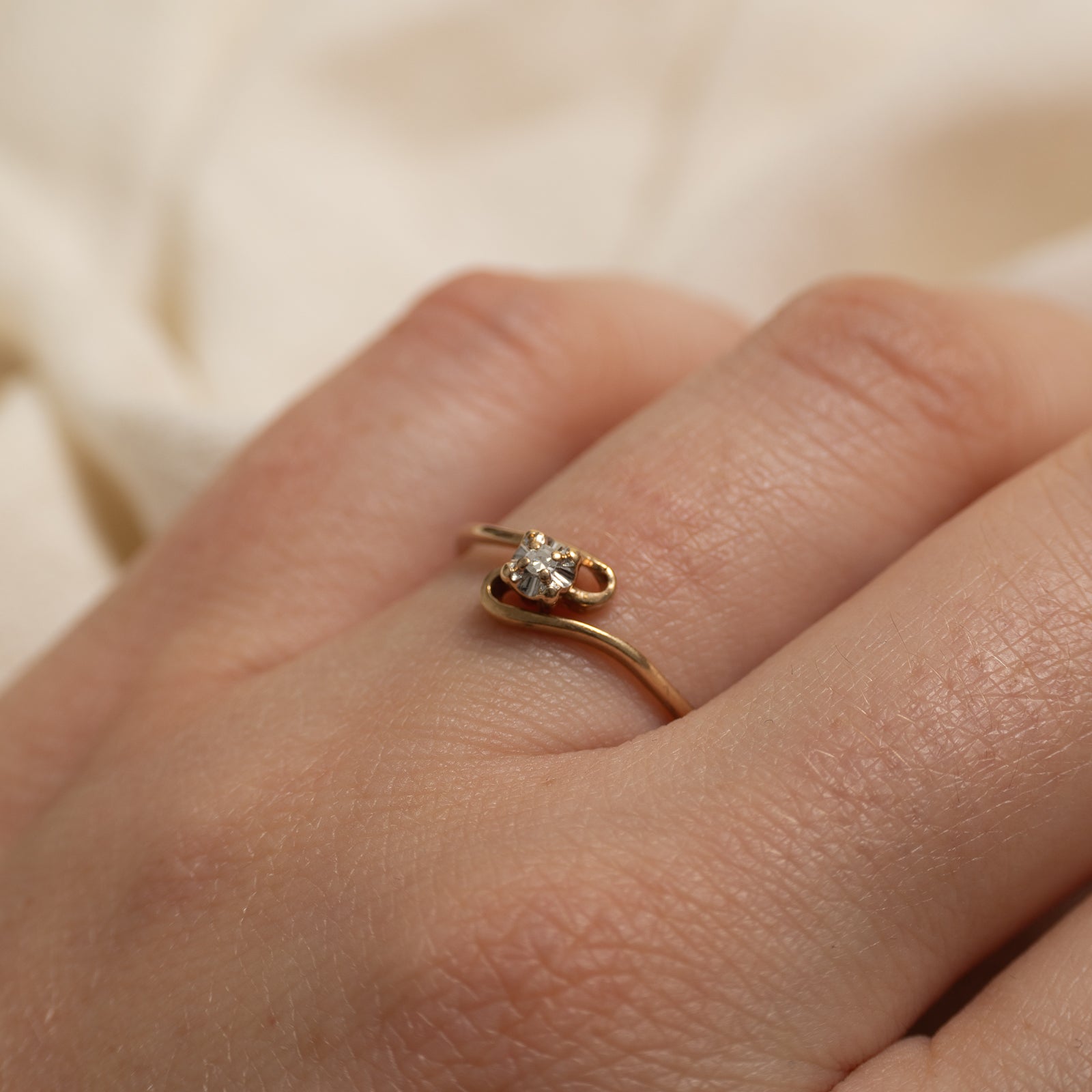 Solitaire Illusion Set Diamond Thin Bypass Ring | SZ 6.5