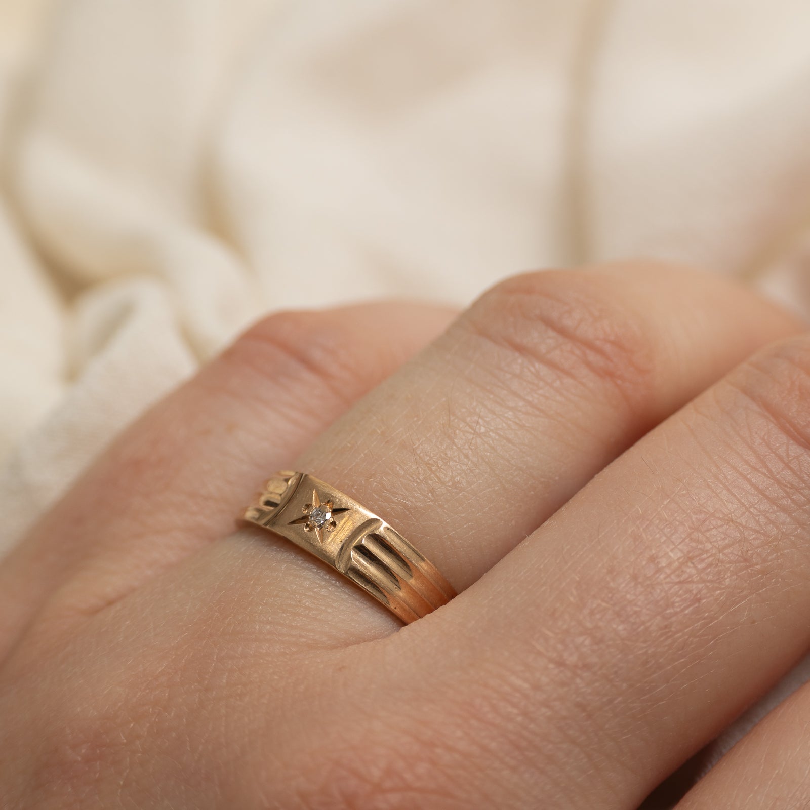 Star Set Diamond Grooved Ring | SZ 5.75