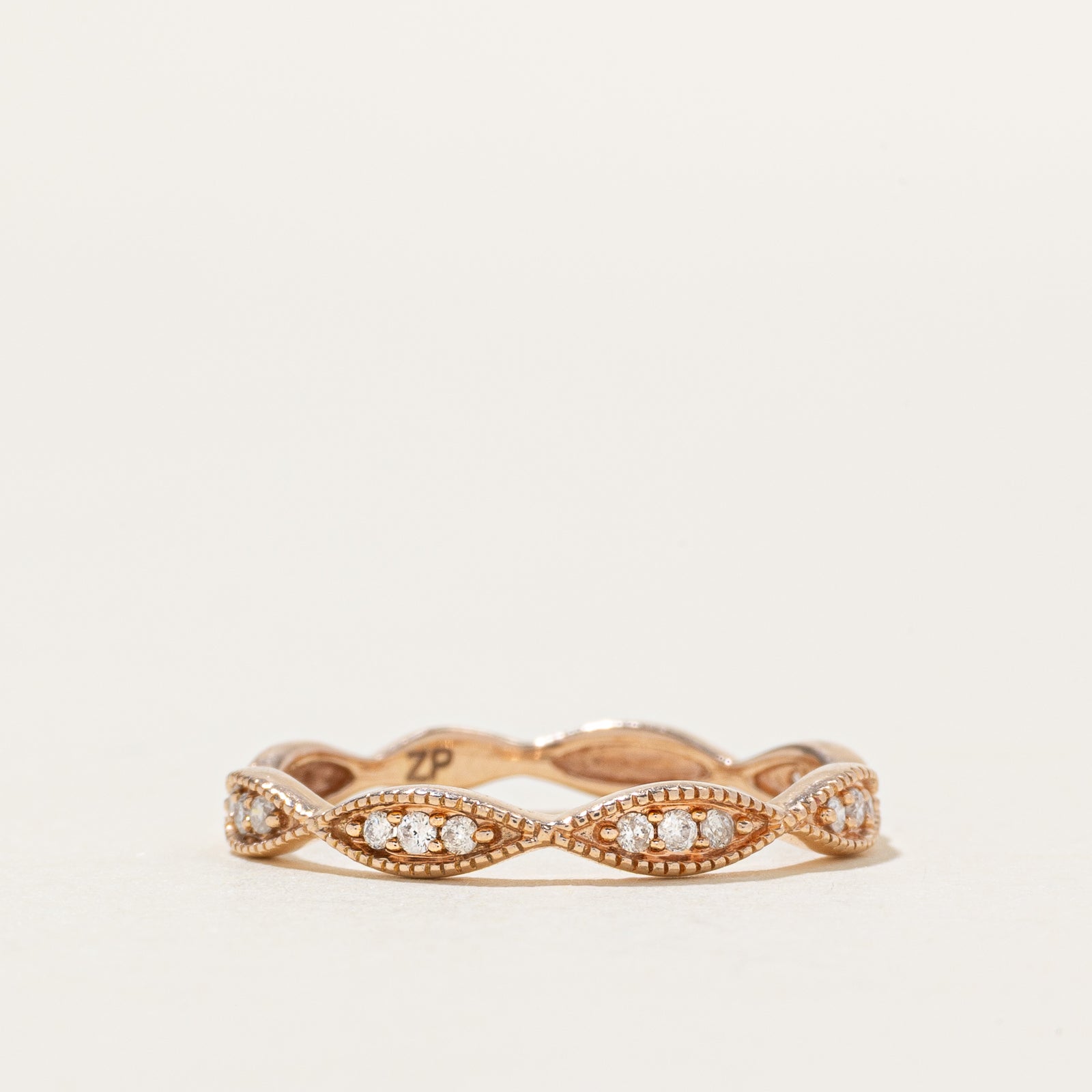 Bague Birmingham en or 10 carats sertie de diamants et ornée d'un motif festonné et de perles fines | Taille 6