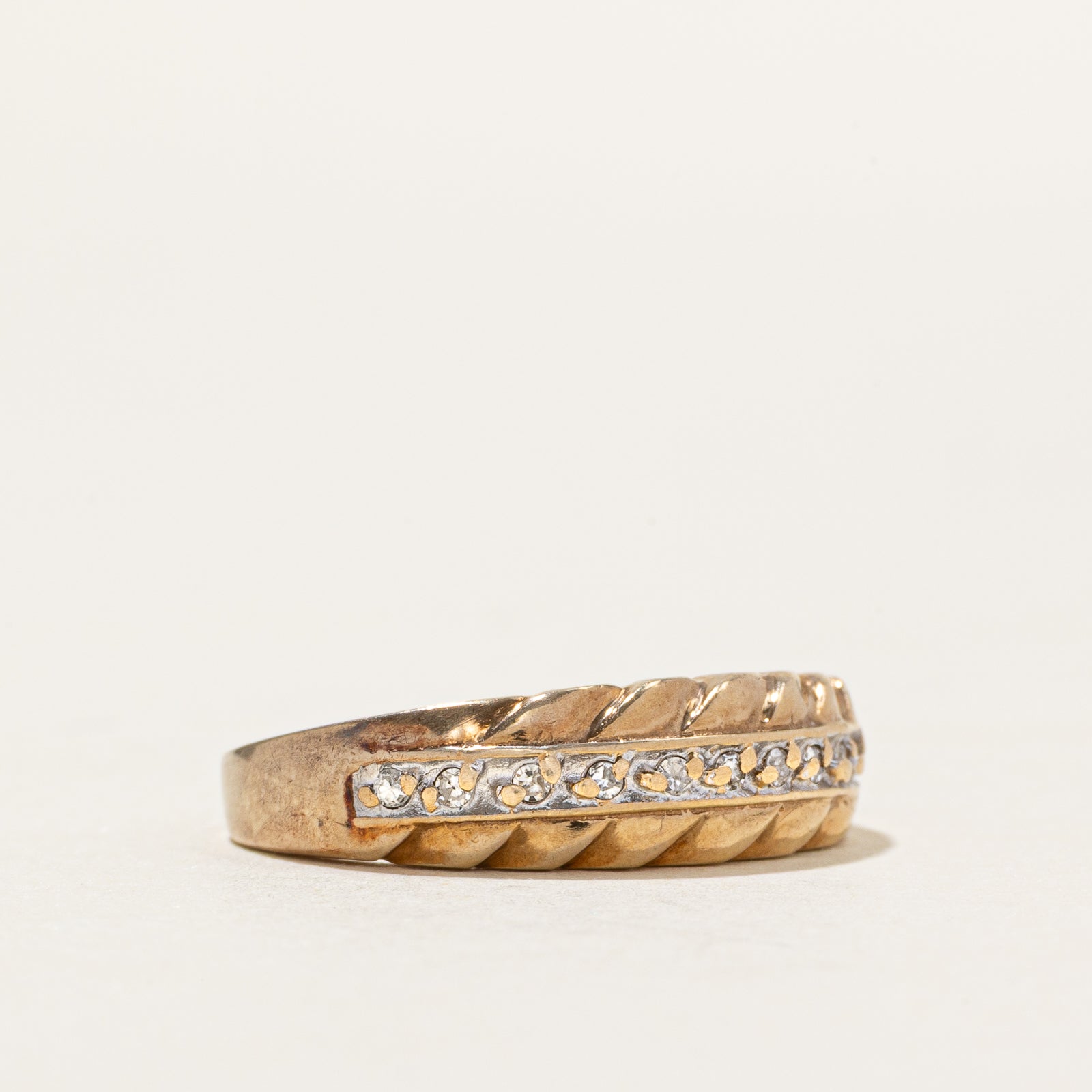 10k Diamond Row Croissant Ring | SZ 5