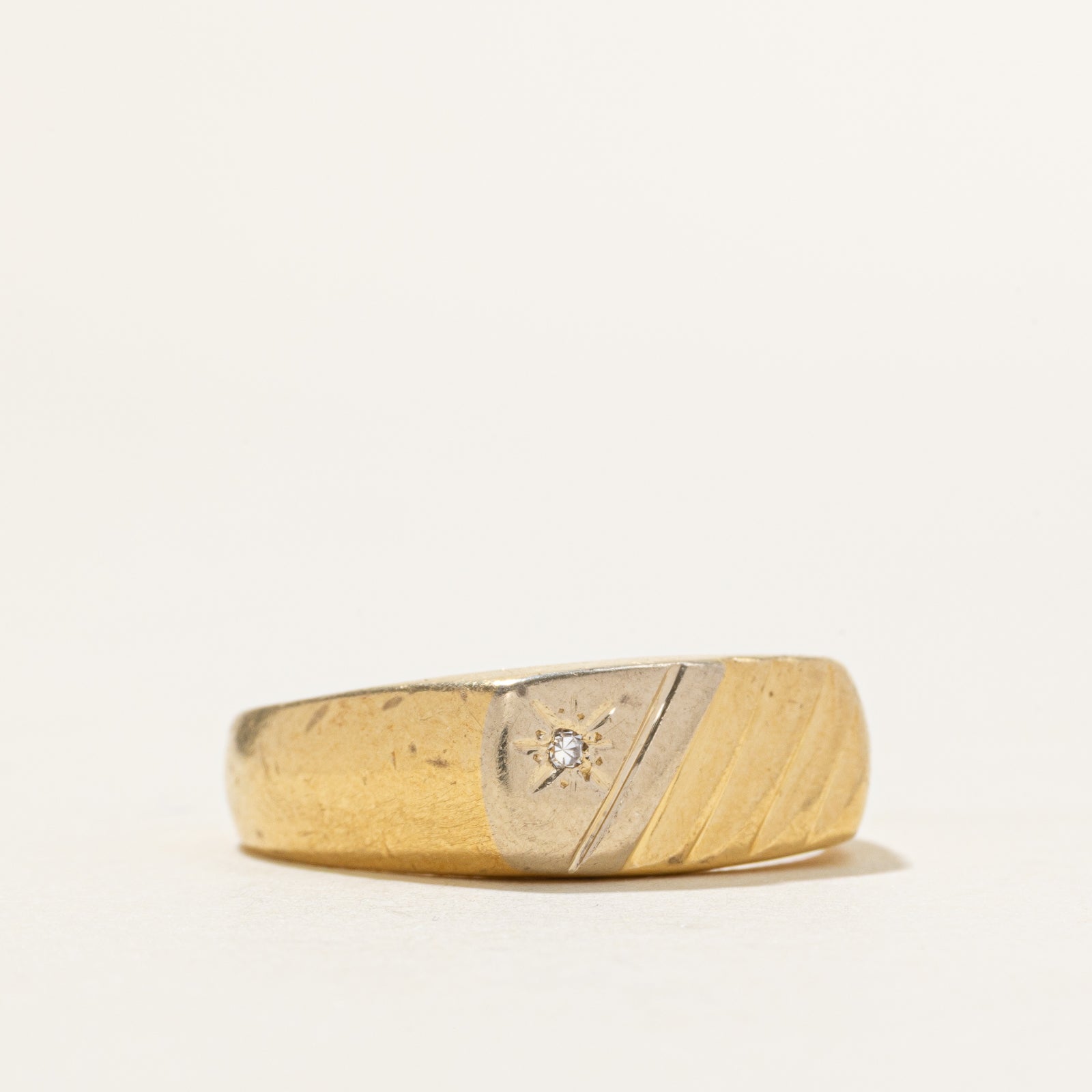 18k Two-Tone Star Set Diamond Grooved Ring | SZ 10