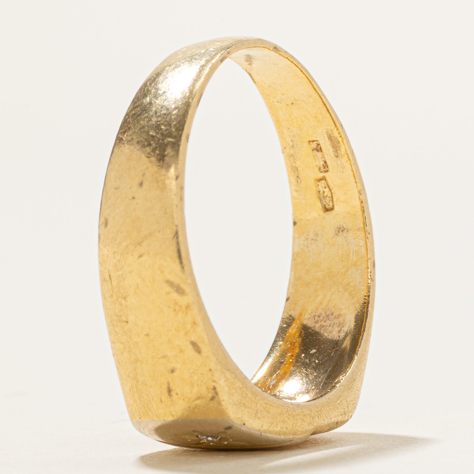18k Two-Tone Star Set Diamond Grooved Ring | SZ 10