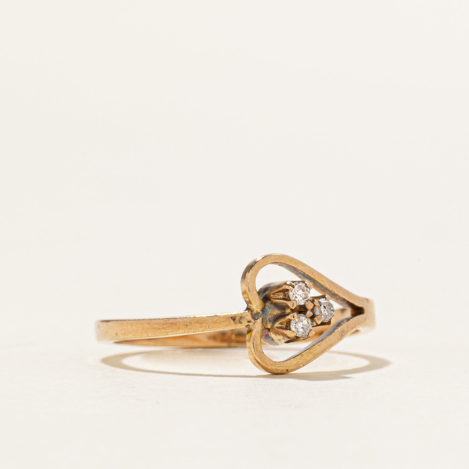 15k Diamond Cluster Heart Buckle Ring | SZ 5.5