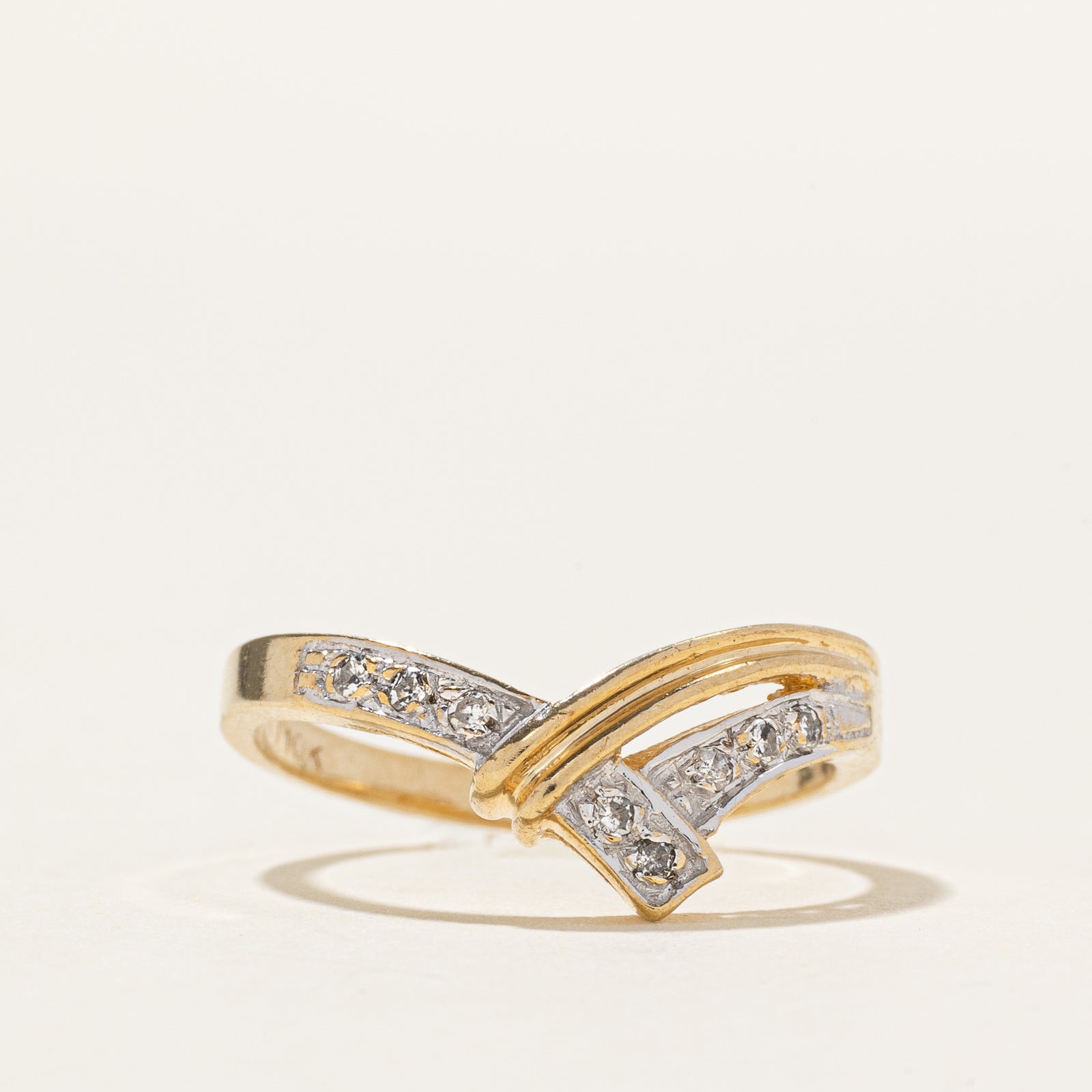 Diamond Grooved Cross Over Chevron Ring | SZ 5.5