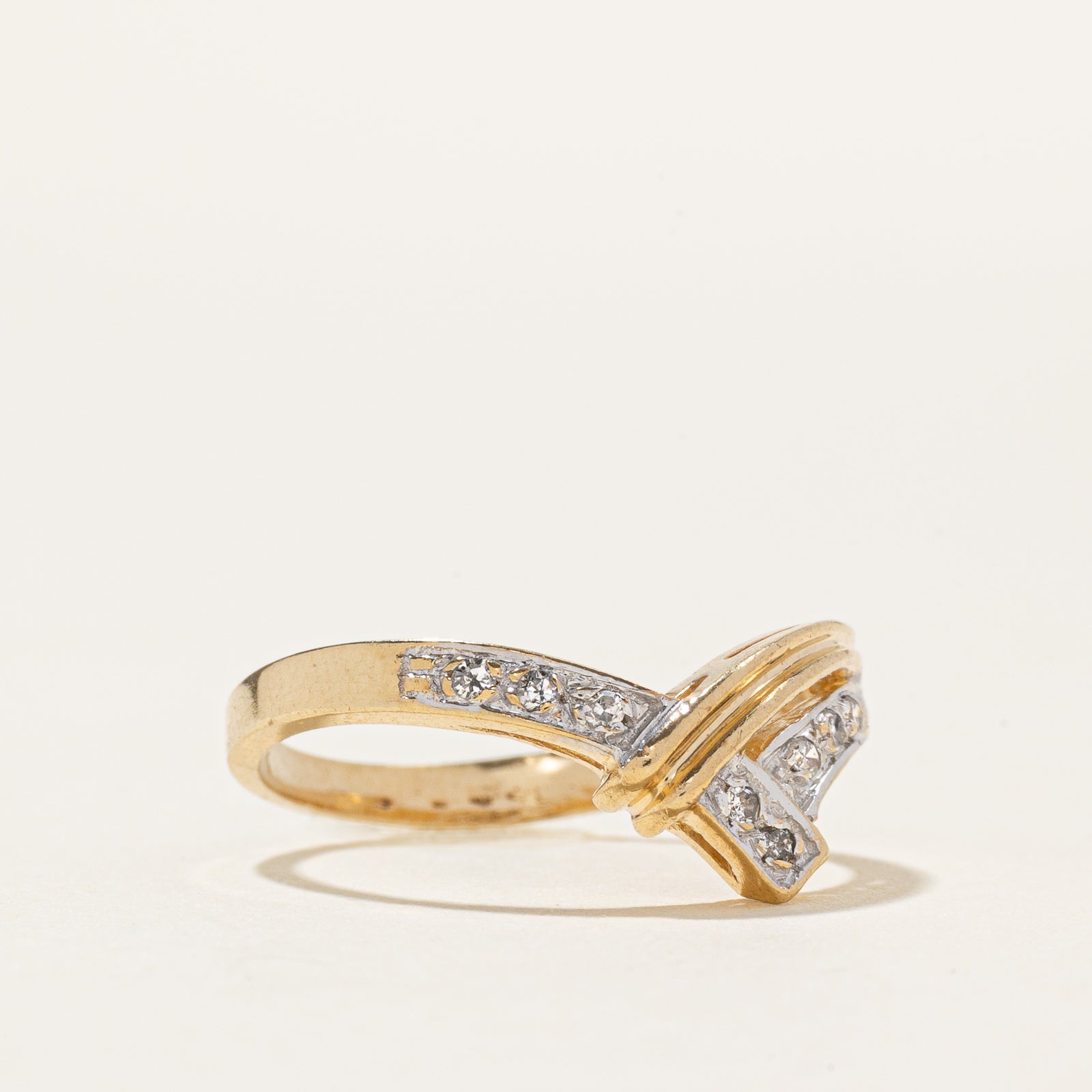 Diamond Grooved Cross Over Chevron Ring | SZ 5.5