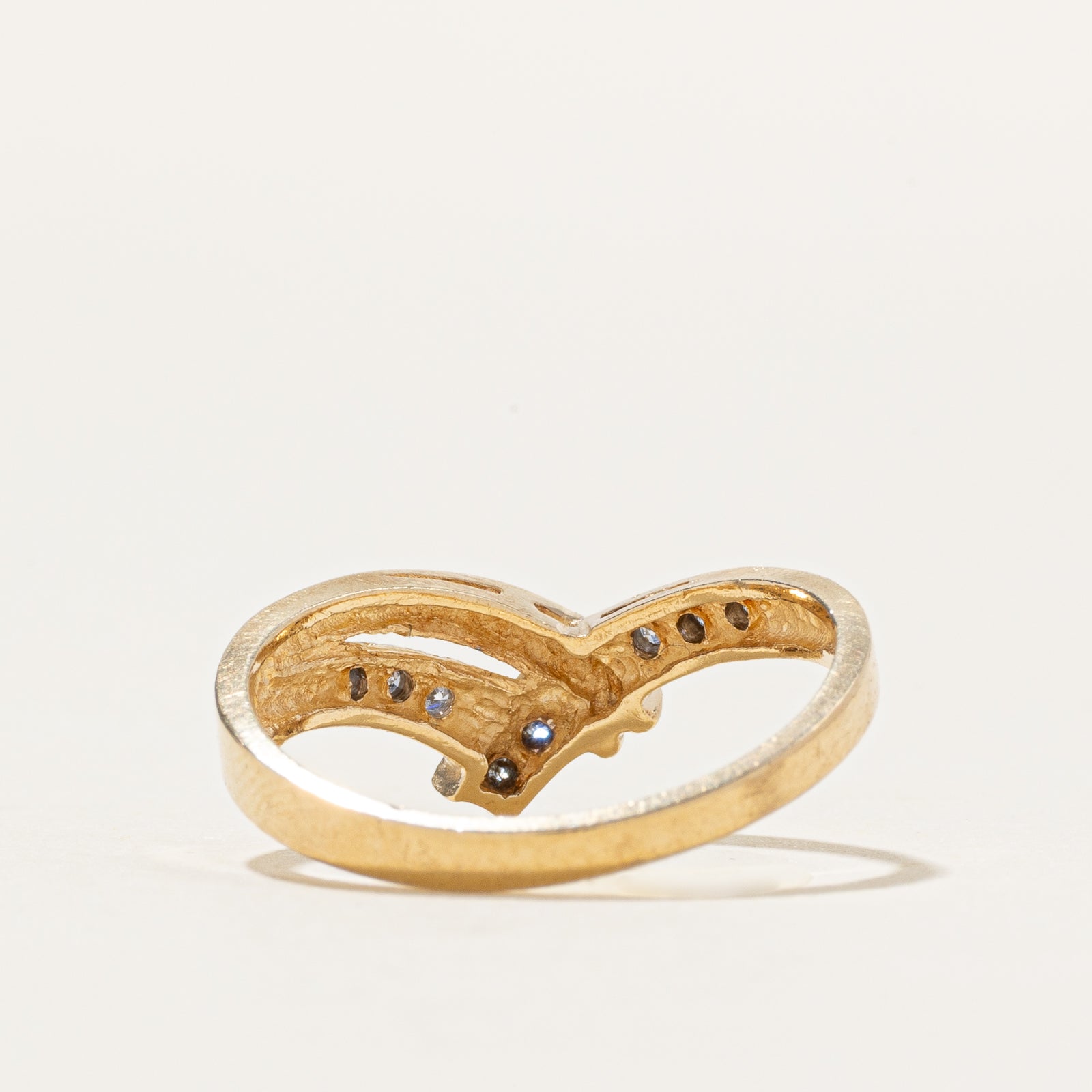 Diamond Grooved Cross Over Chevron Ring | SZ 5.5