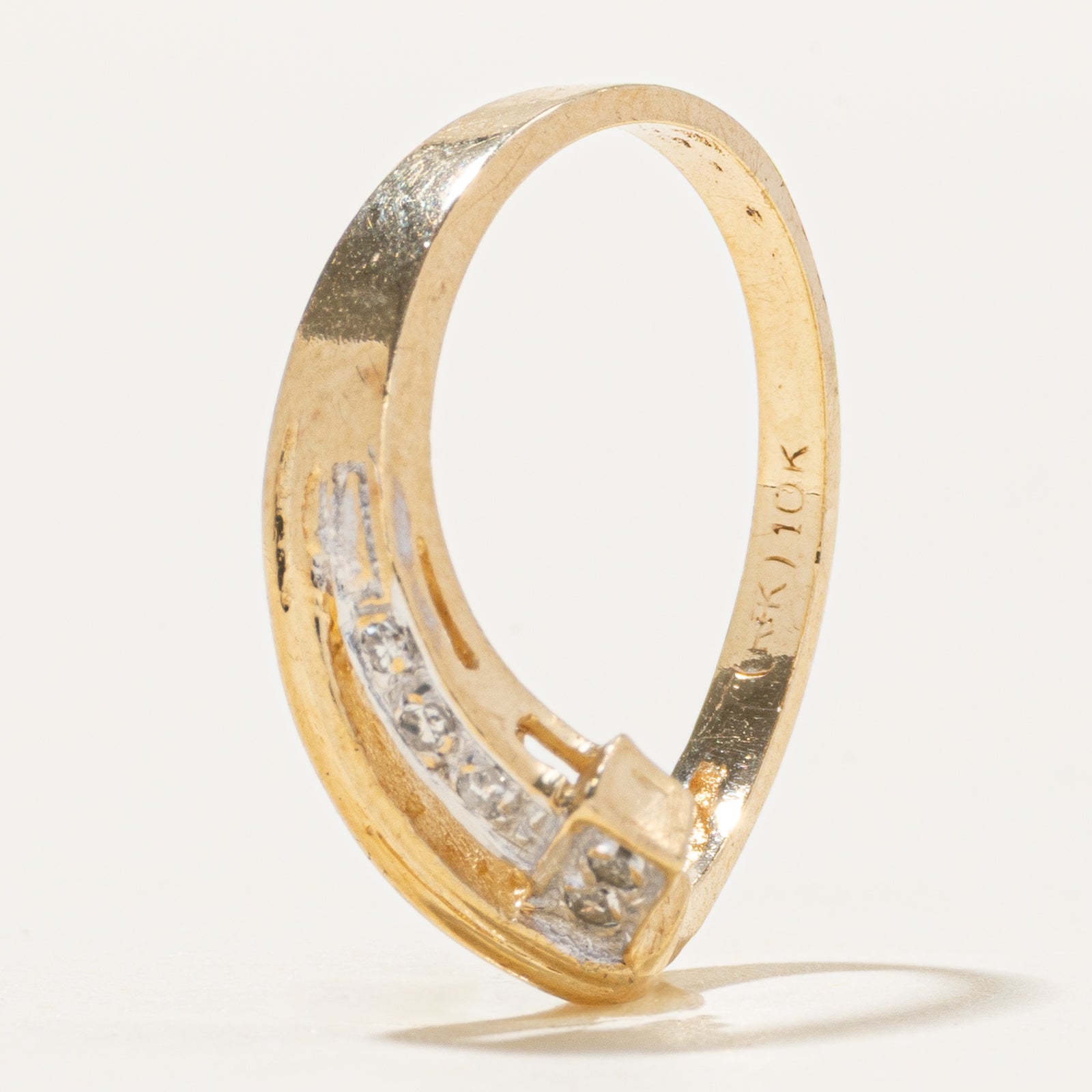 Diamond Grooved Cross Over Chevron Ring | SZ 5.5