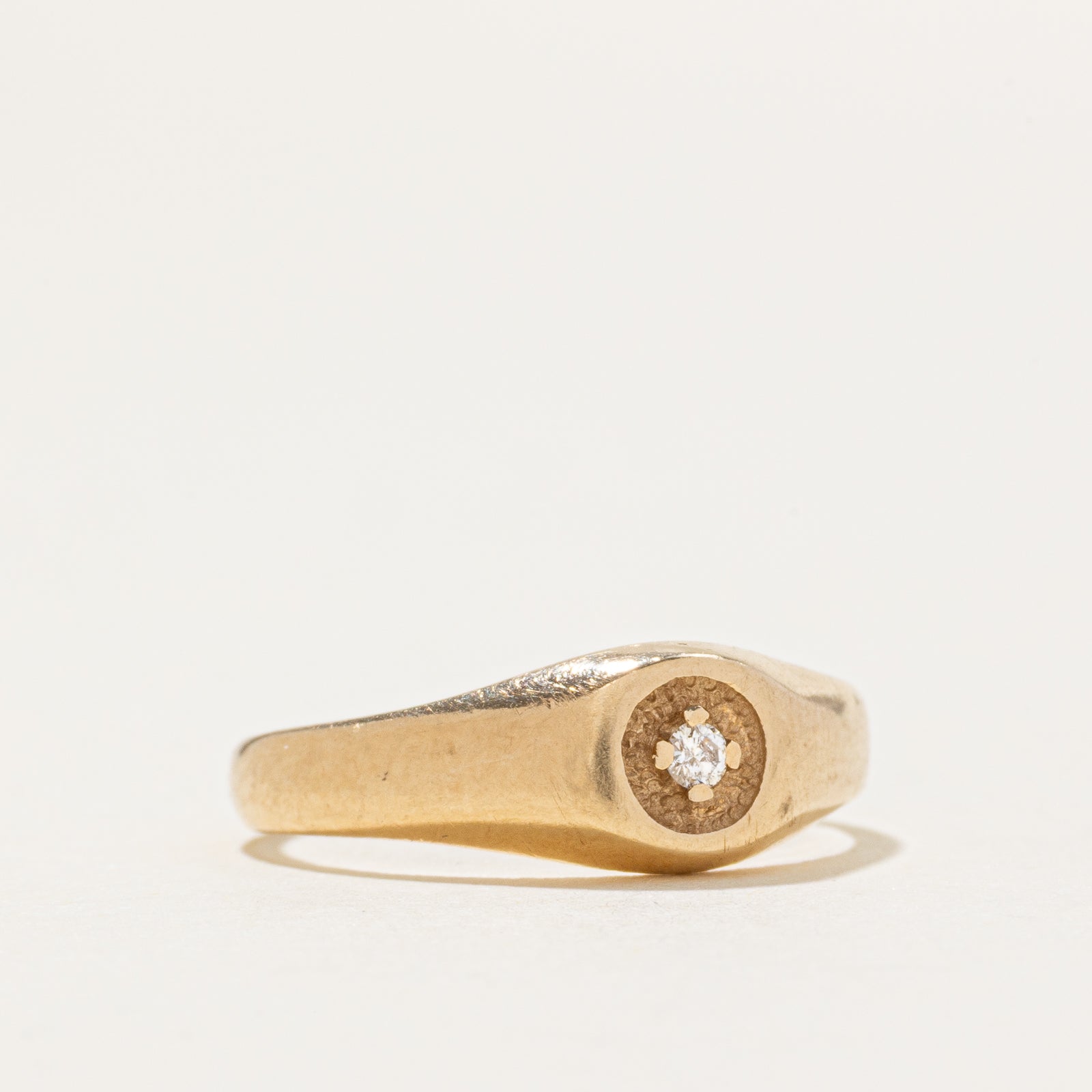 14k Solitaire Diamond Textured Circle Ring | SZ 4