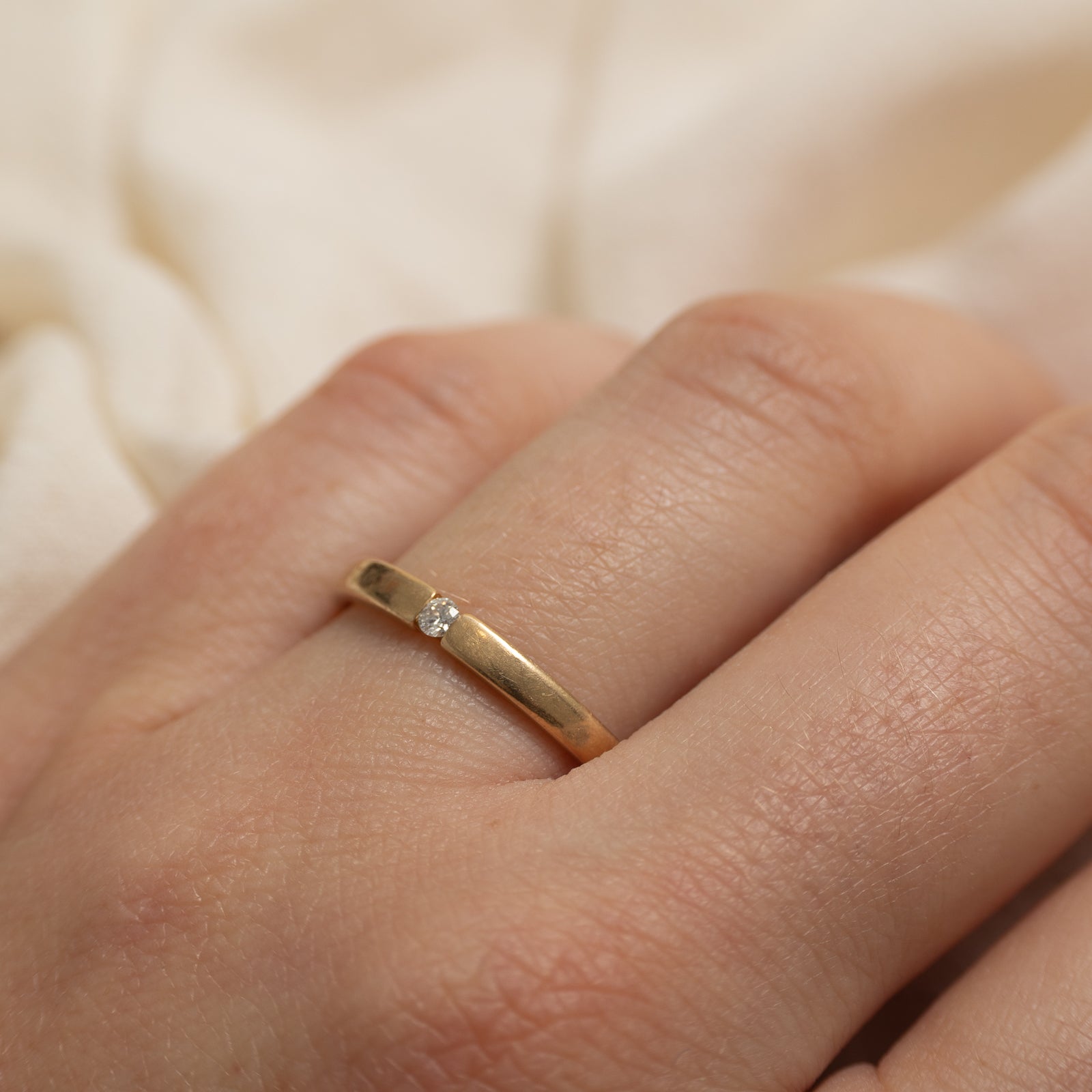10k Tension Set Diamond Thin Band | 2.5mm | SZ 8