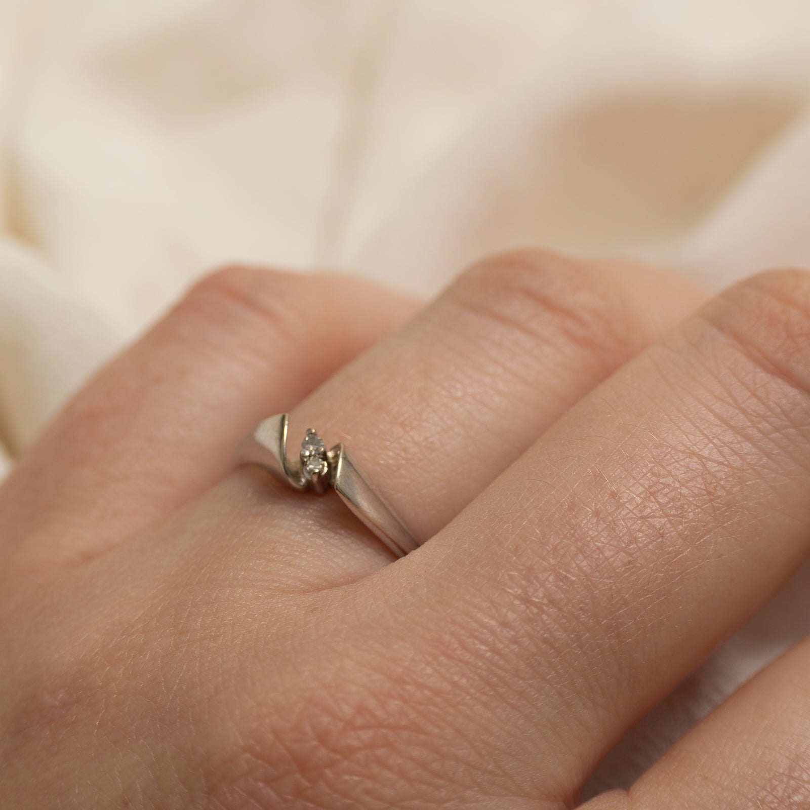 10k Diagonal Two Stone Diamond Twisted Ring | SZ 6