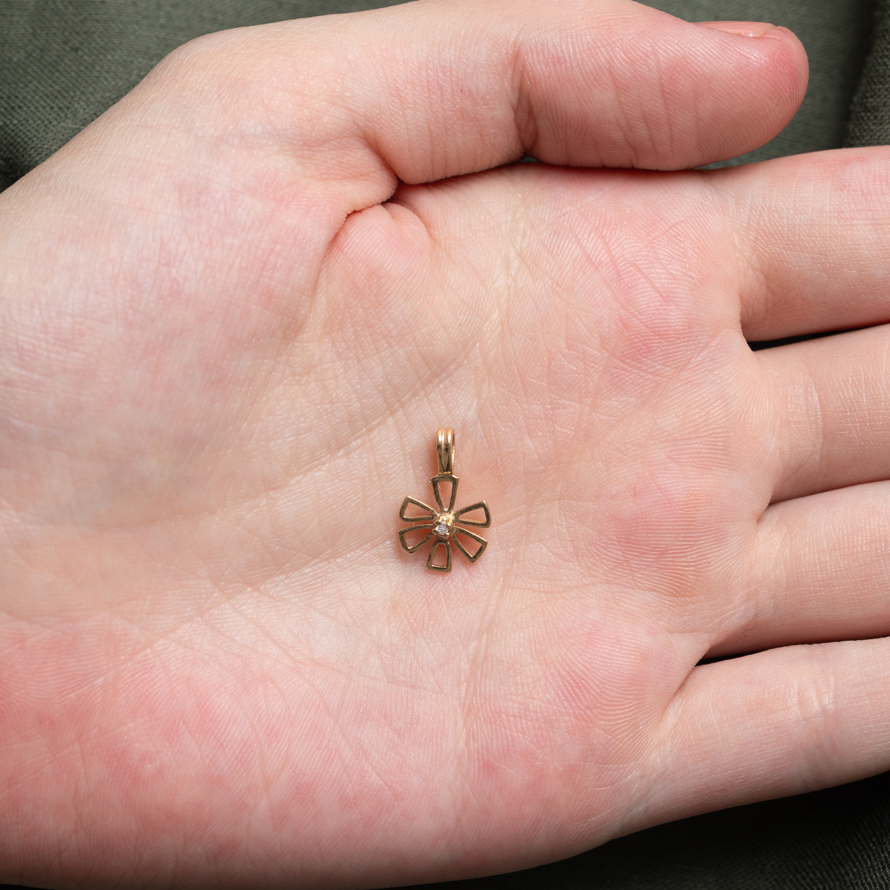 10k Yellow Gold Diamond Open Flower Pendant
