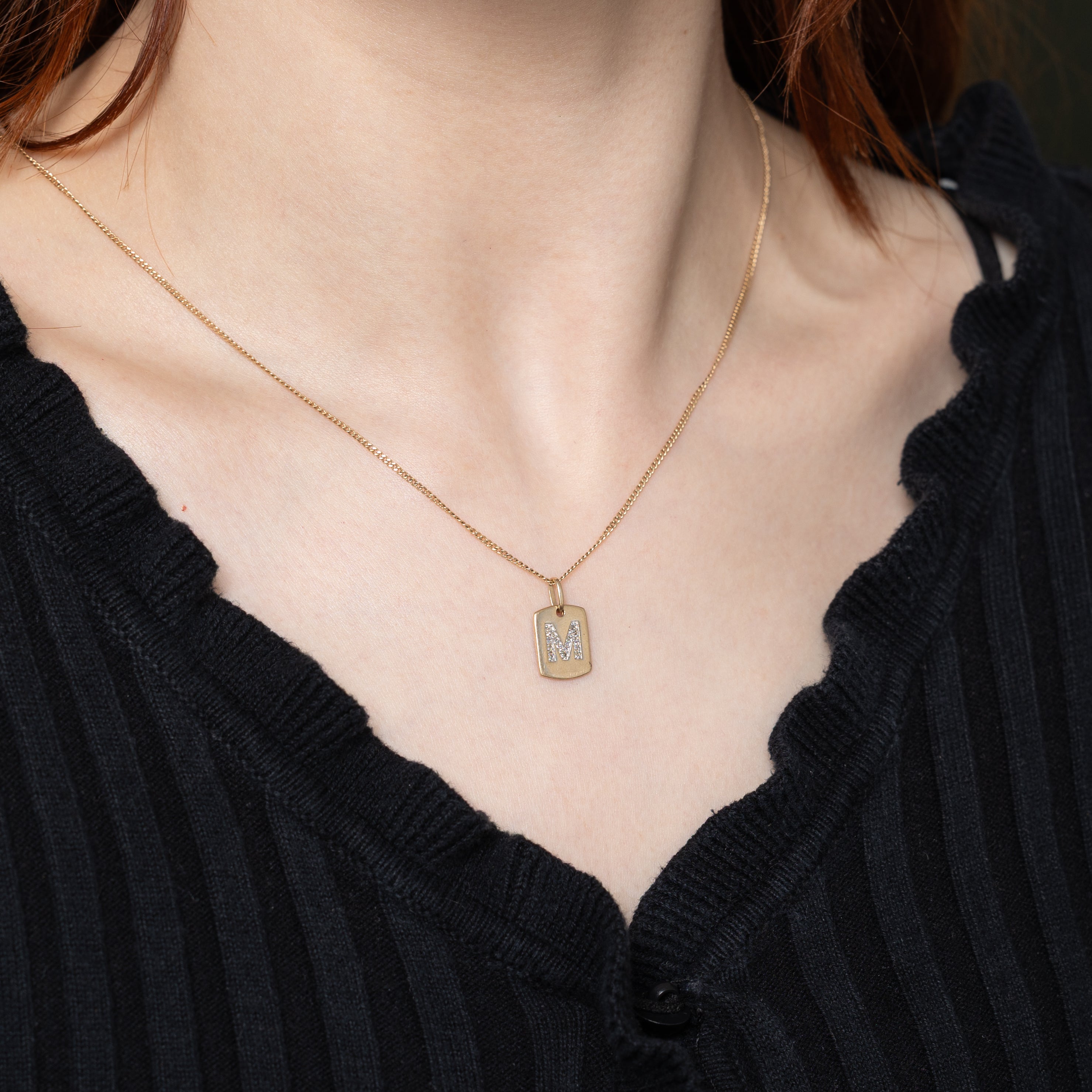 Breloque initiale « M » en diamant 10 carats