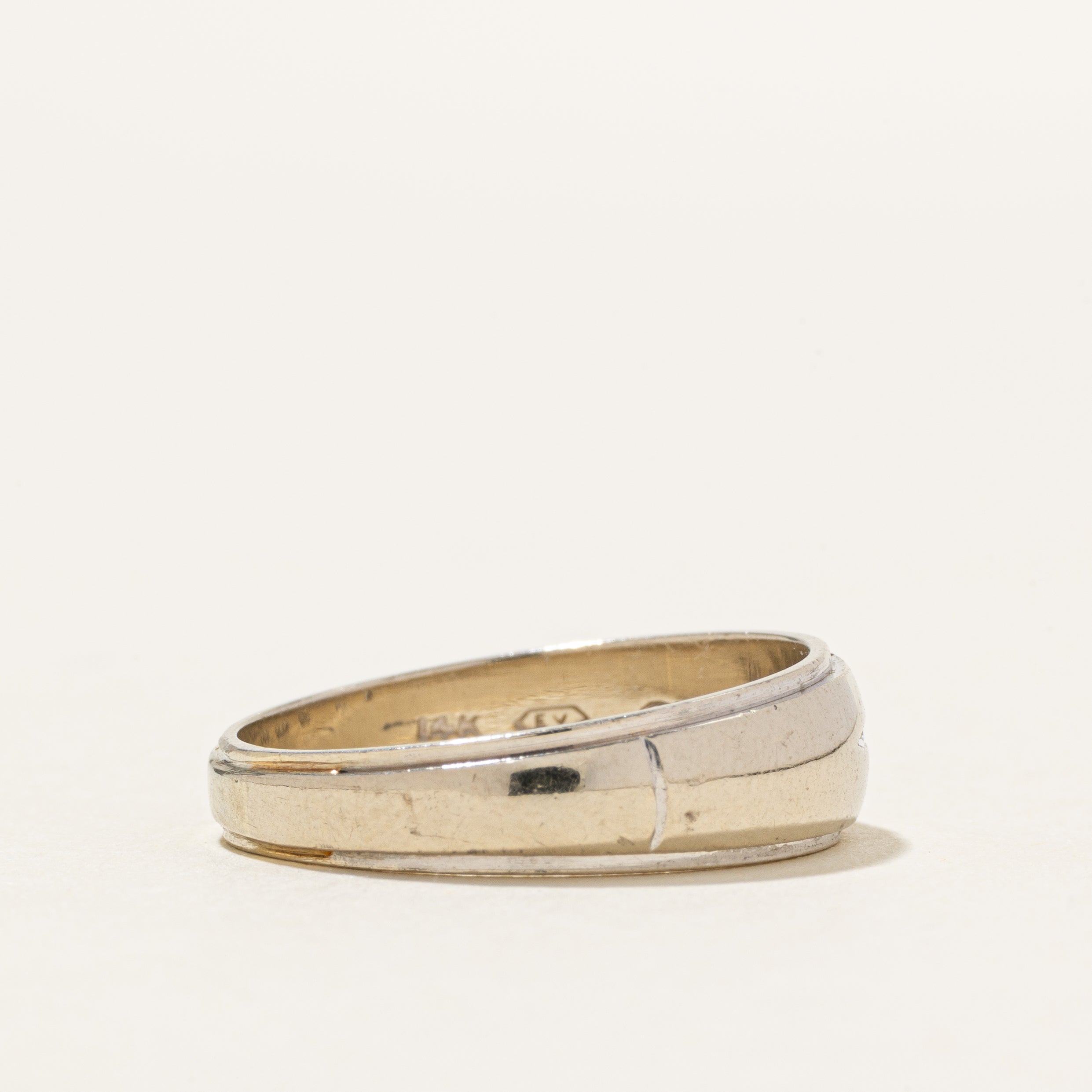 Bague rainurée sertie de diamants en forme d'étoile | Taille 7,5