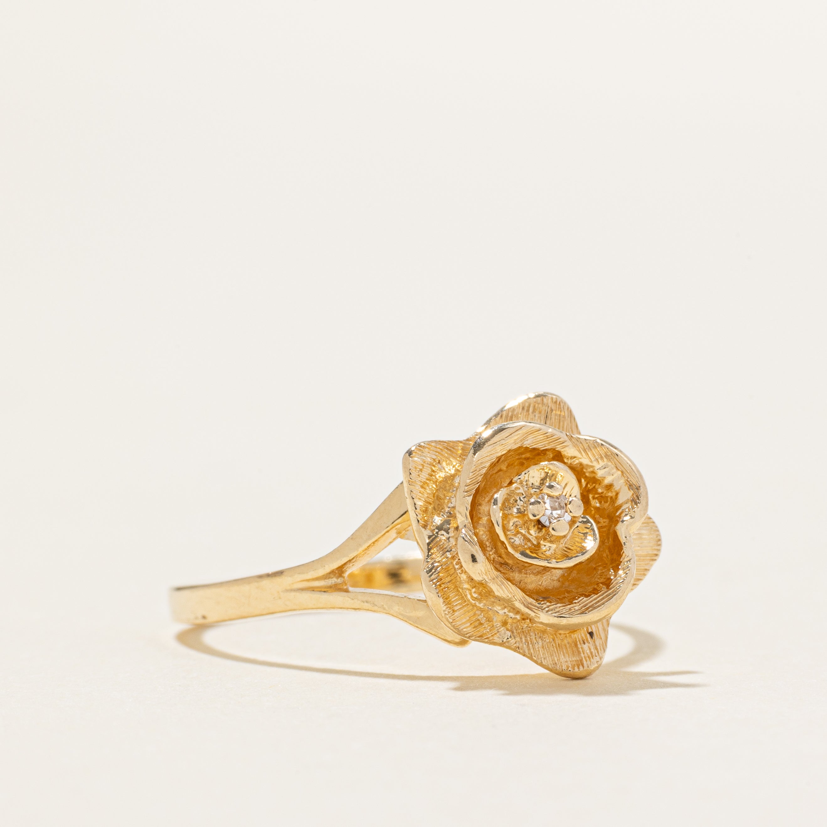 14k Diamond Textured Flower Ring | SZ 6.75