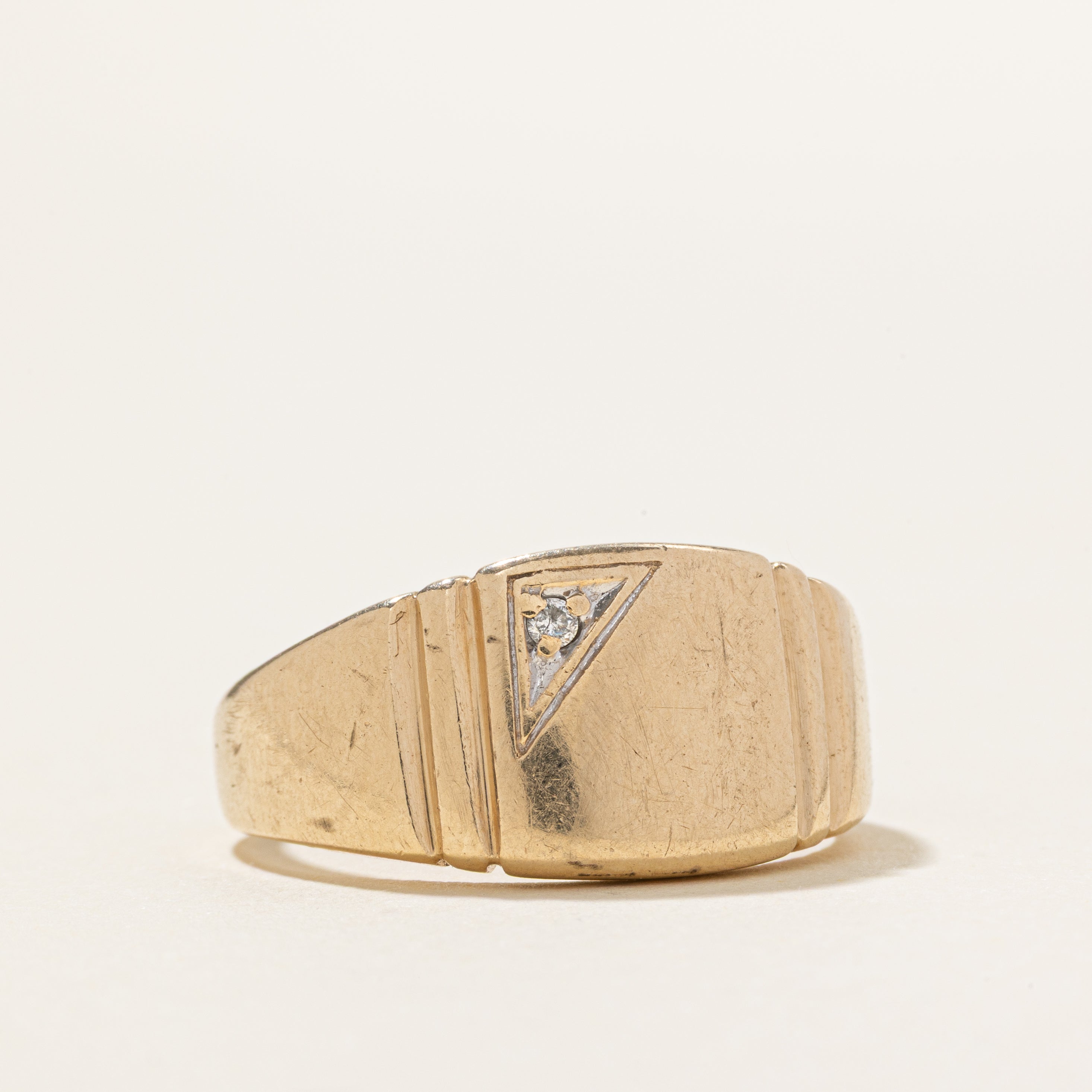 10k Diamond Fluted Signet Ring | SZ 8.25