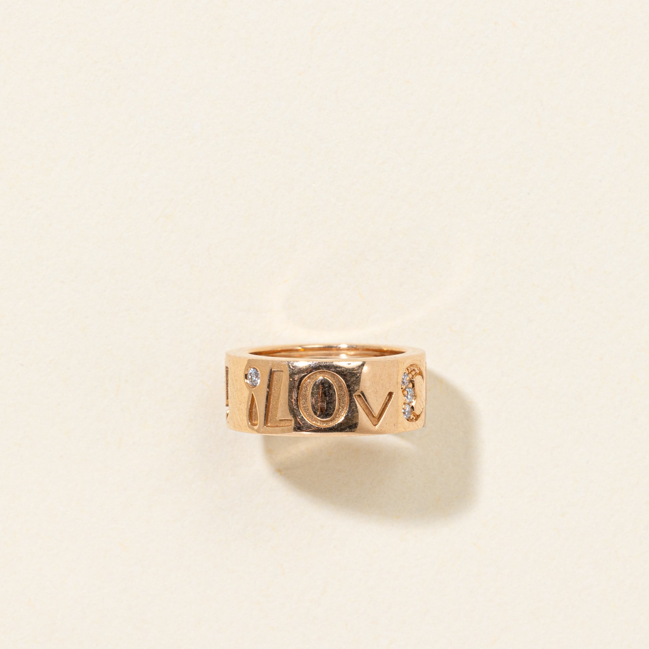18k Diamond "I LOVE U, I MISS U" Engraved Circle Pendant