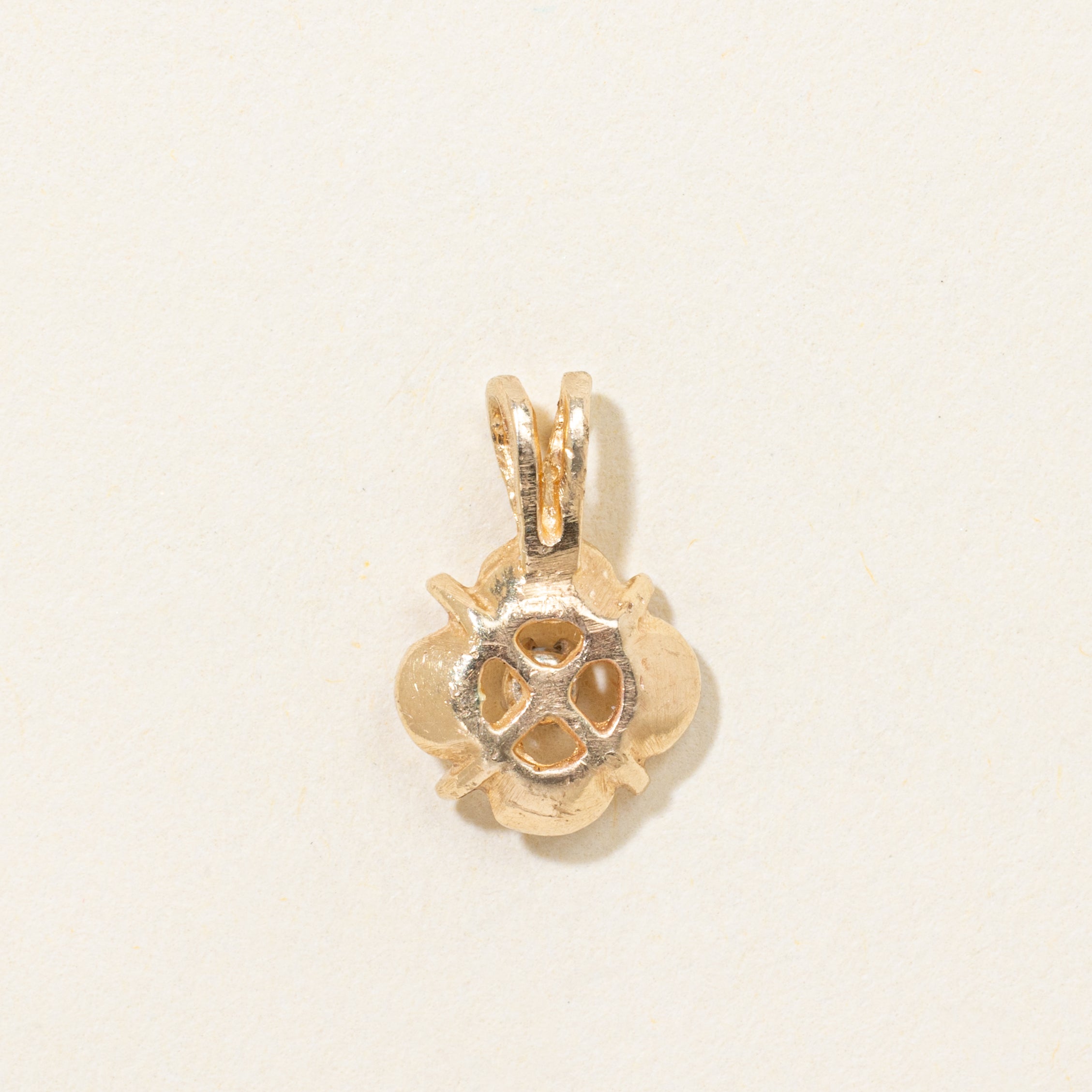 14k Diamond Textured Cloverleaf Pendant