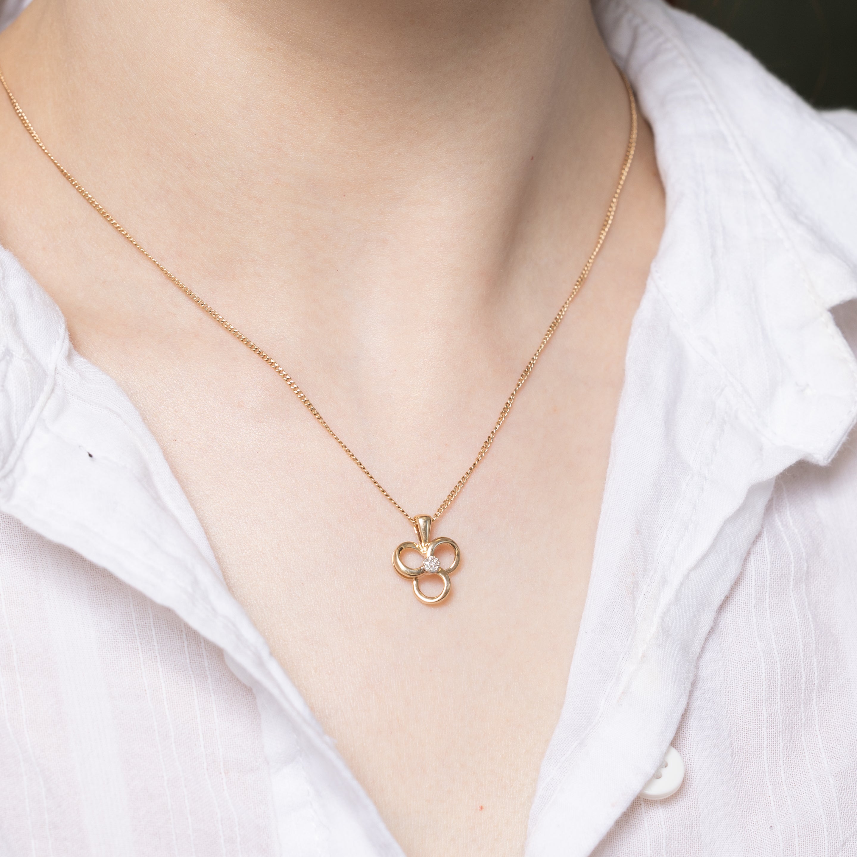 10k Diamond Loop Pendant