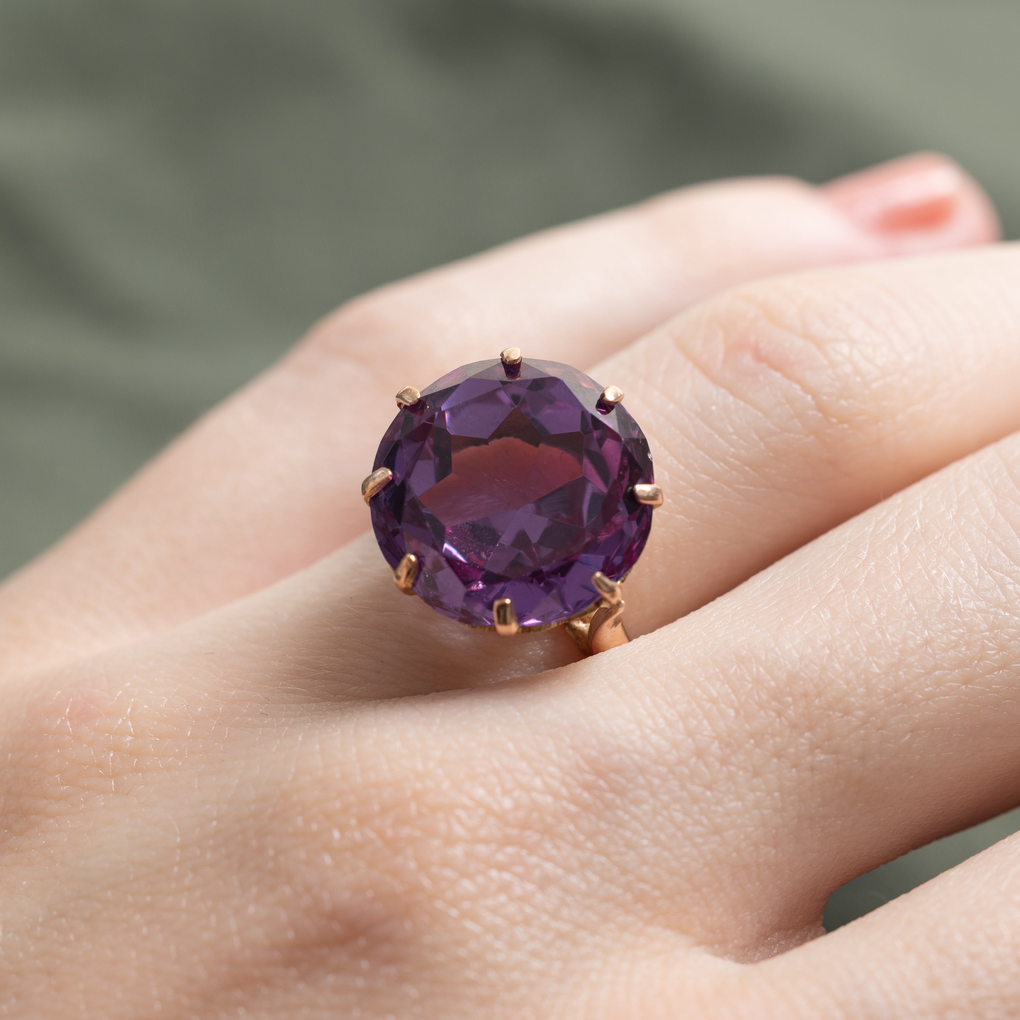 Synthetic Colour Change Sapphire Cocktail Ring | 12.90ct | SZ 5.25