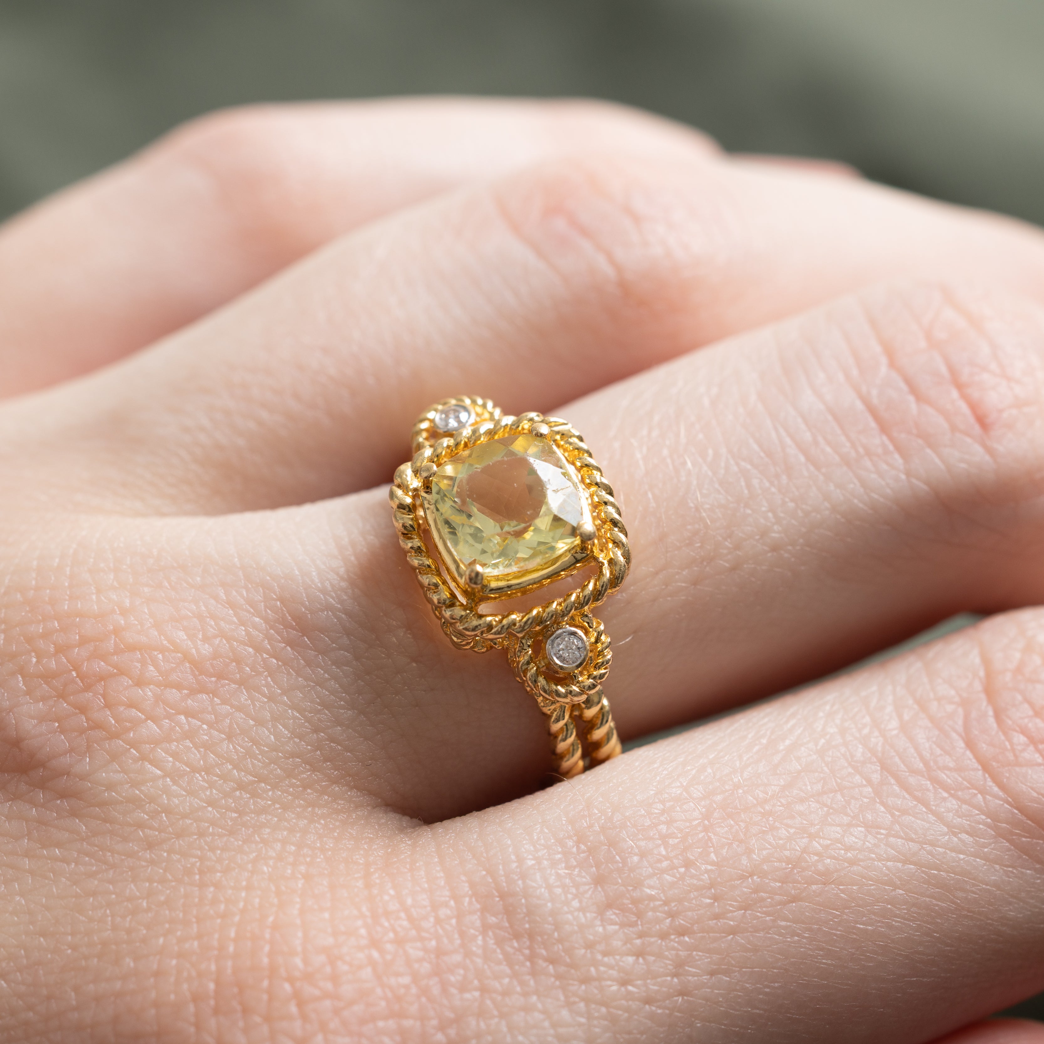 Bague cocktail en or 18 carats, prasiolite taille coussin et diamants | 1,12 ct, 0,03 ct | Taille 6,5