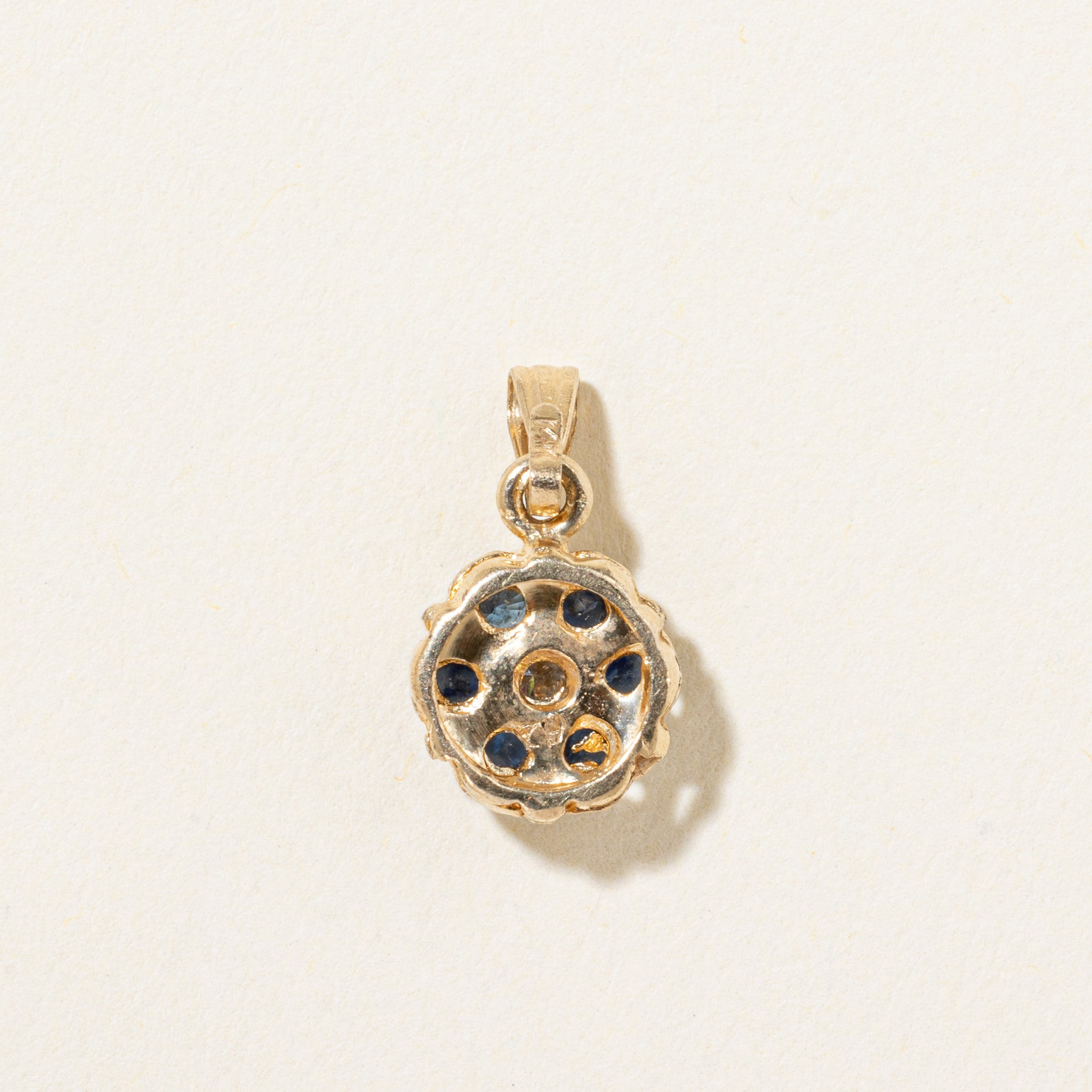 Pendentif halo saphir et diamants en or 14 carats