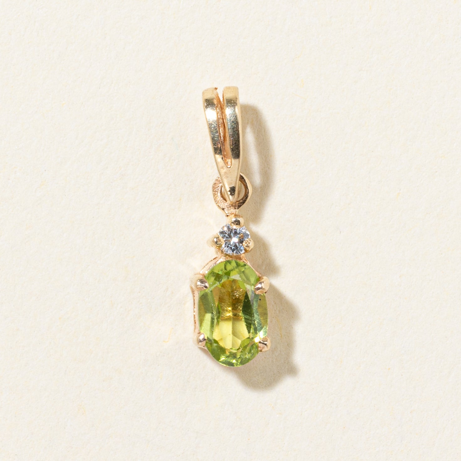 Pendentif en péridot et diamants 14 carats