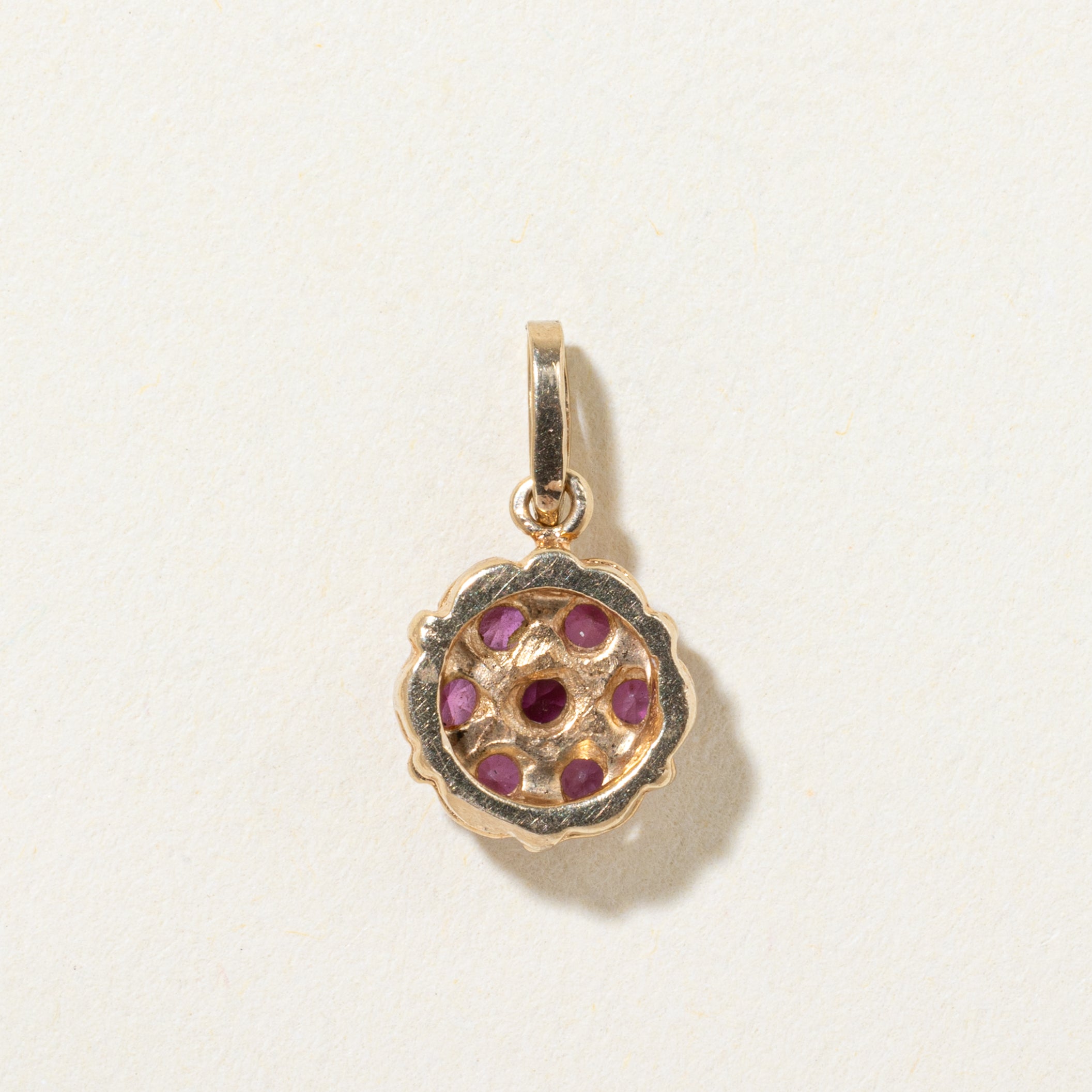 Pendentif marguerite en rubis 14 carats | 0,08 ct