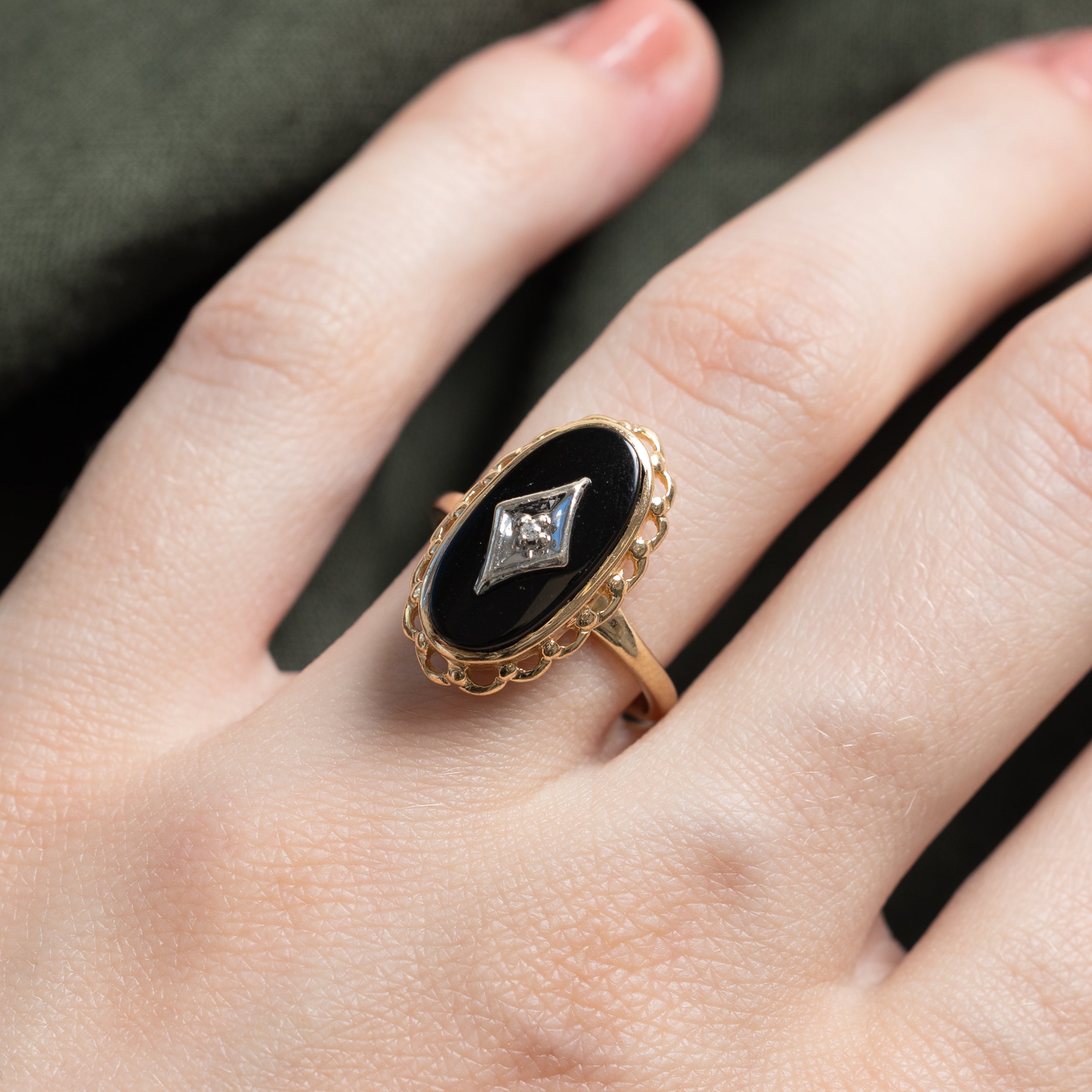 10k Oval Onyx & Diamond Scalloped Ring | 1.69ct | SZ 6