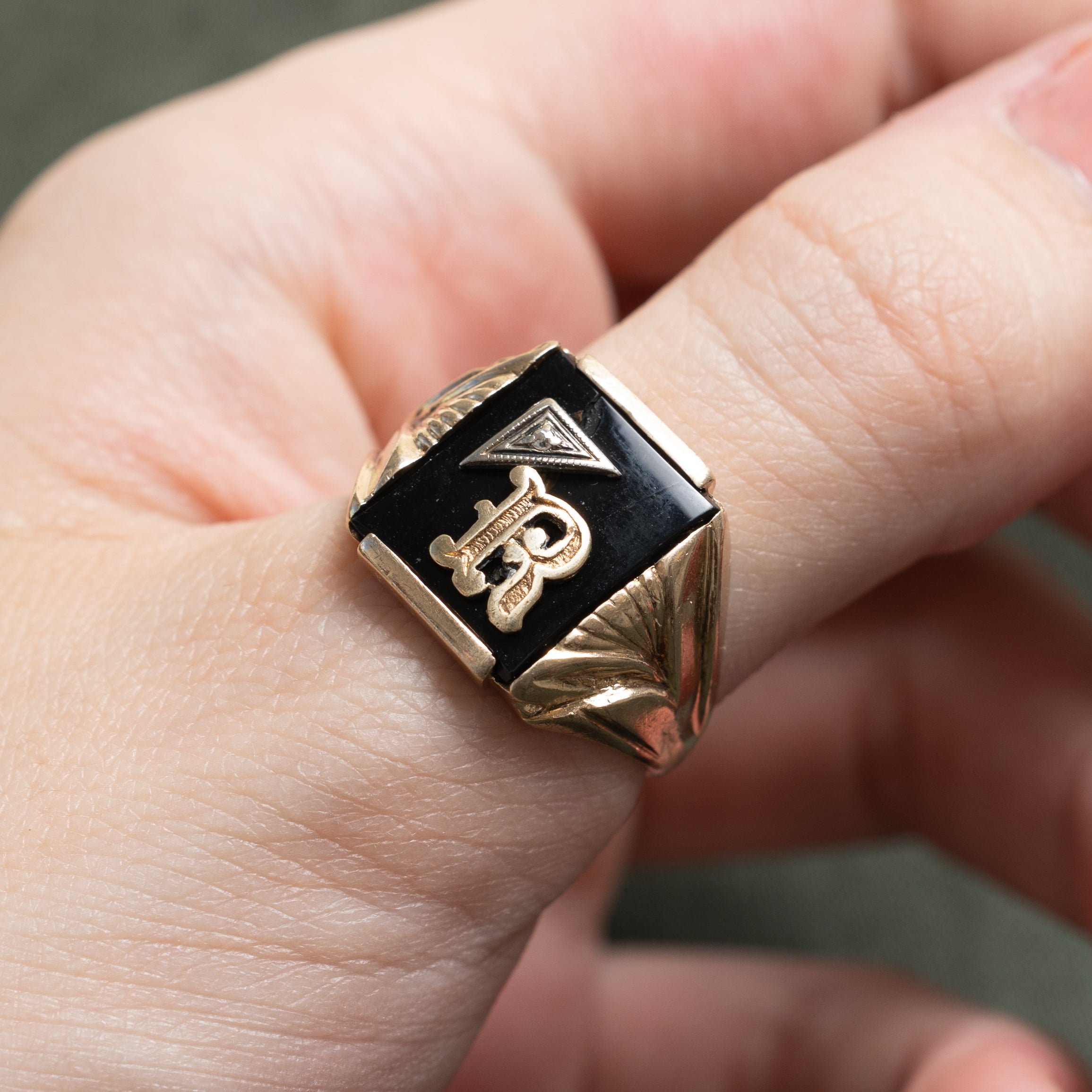 Bague chevalière initiale « R » en onyx et diamant 10 carats | 0,91 ct | Taille 9