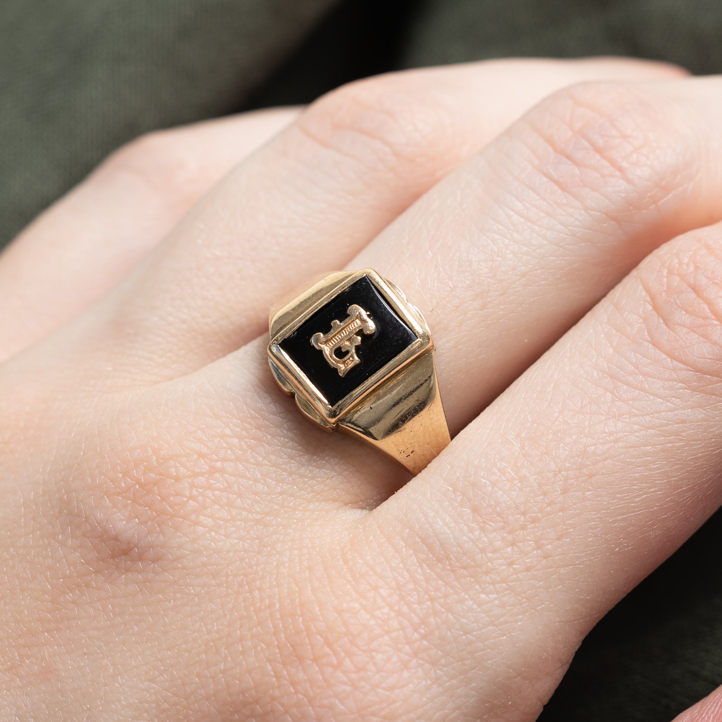 10k Rectangular Onyx "L" Initial Signet Ring | 0.90ct | SZ 9