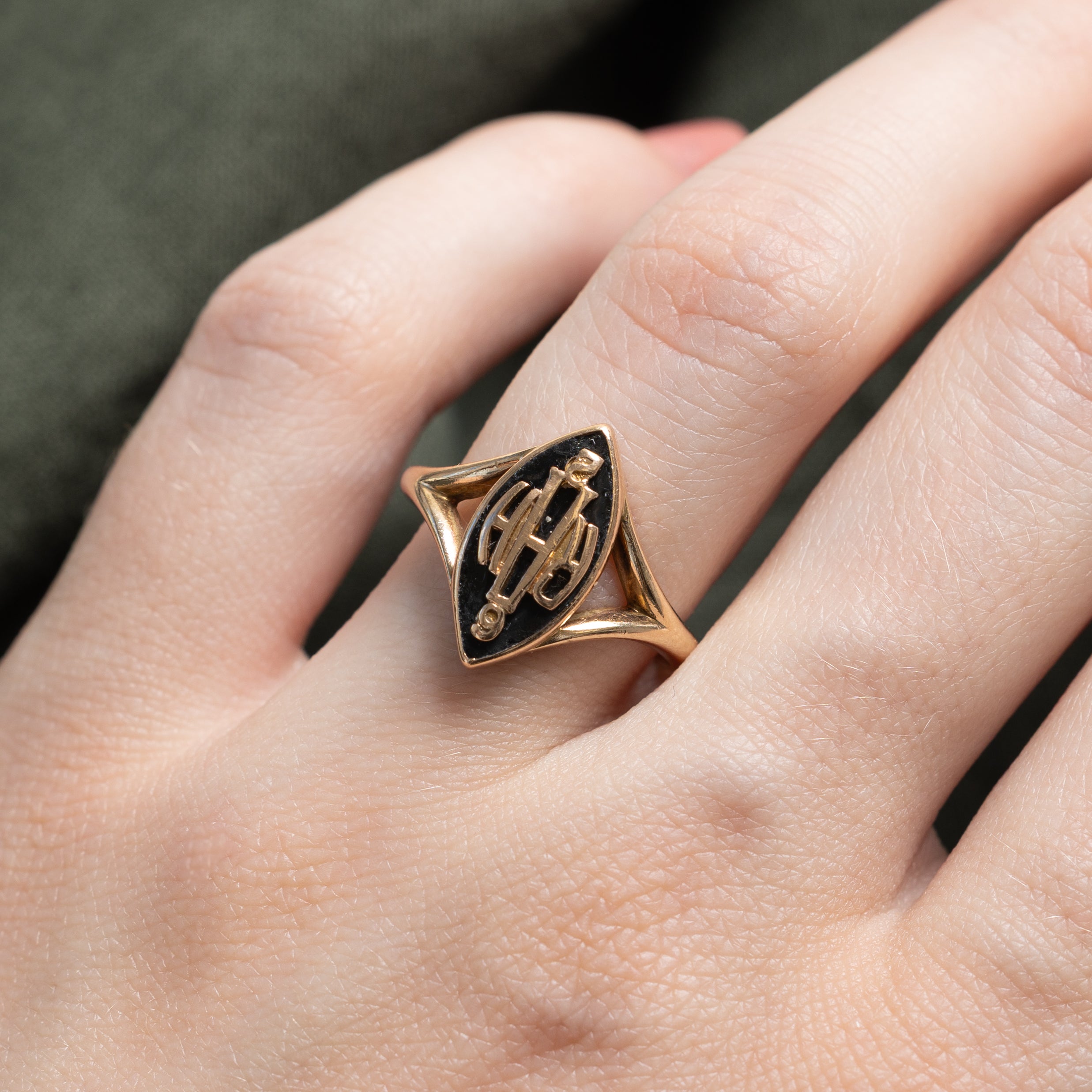 'Birks' 10k Onyx "RAH 62" Initial Navette Ring | SZ 6.25