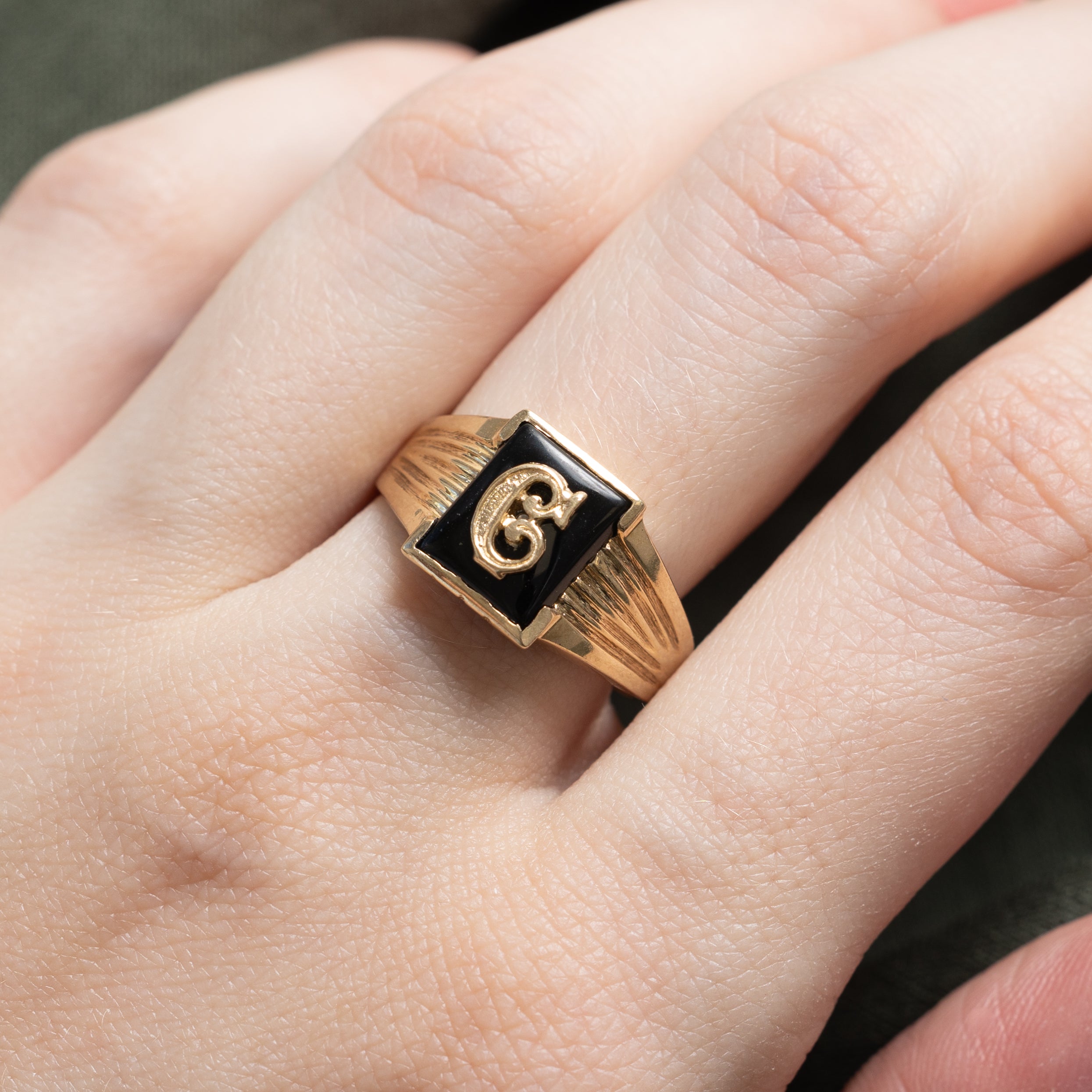 10k Onyx "C" Initial Grooved Signet Ring | 0.98ct | SZ 8.5