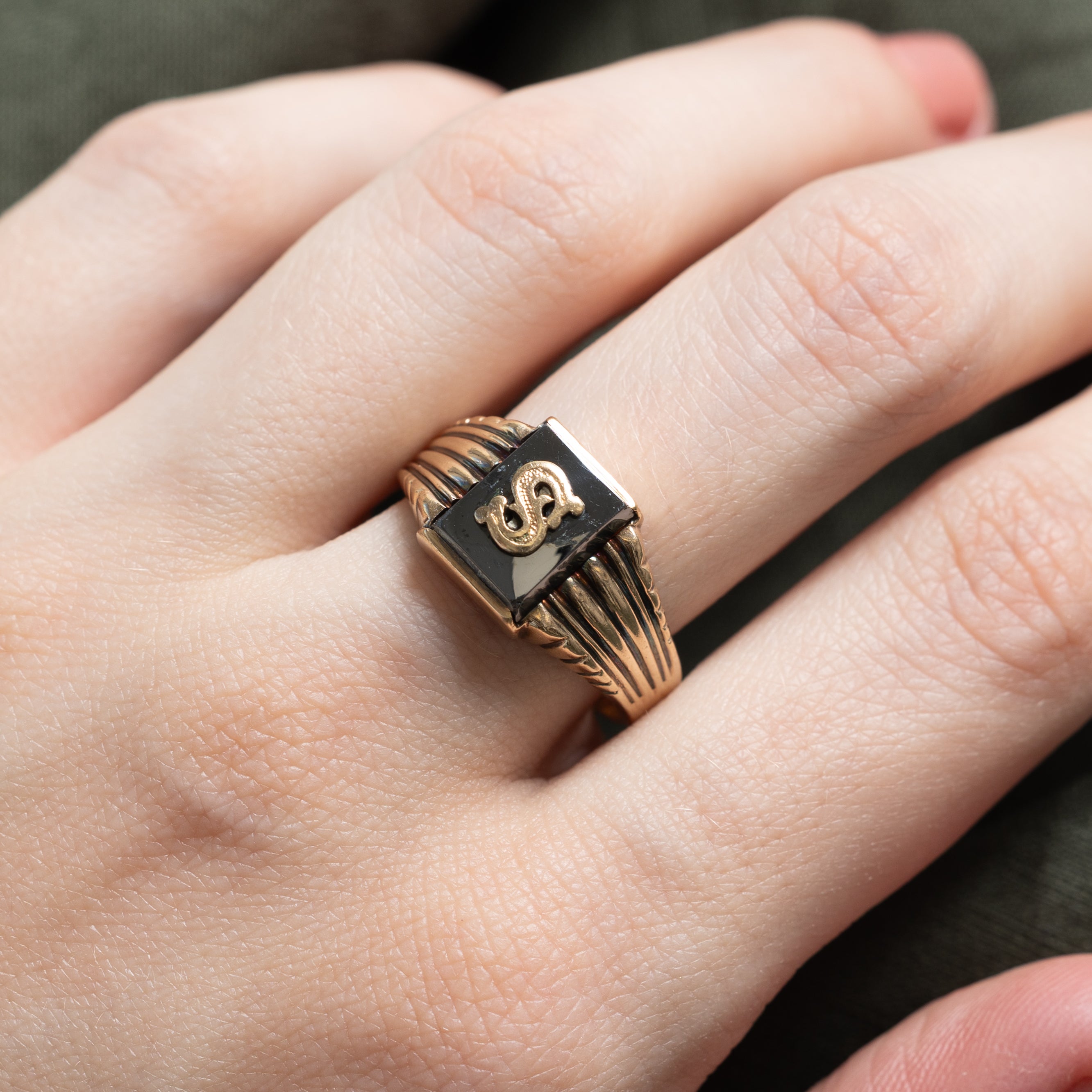 10k Hematite "S" Initial Grooved Signet Ring | 1.22ct | SZ 9